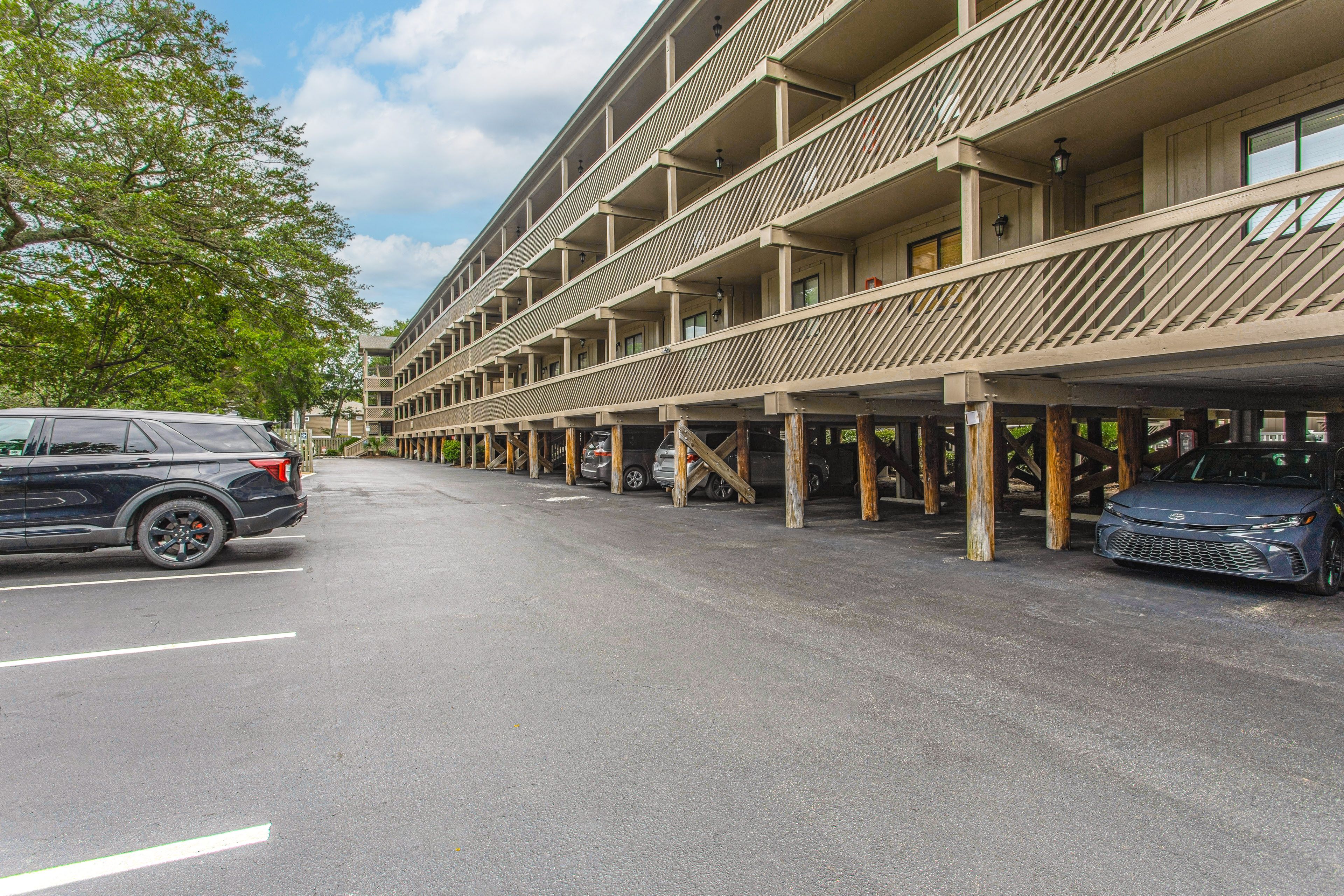 Parking | Community Lot (1 Vehicle)