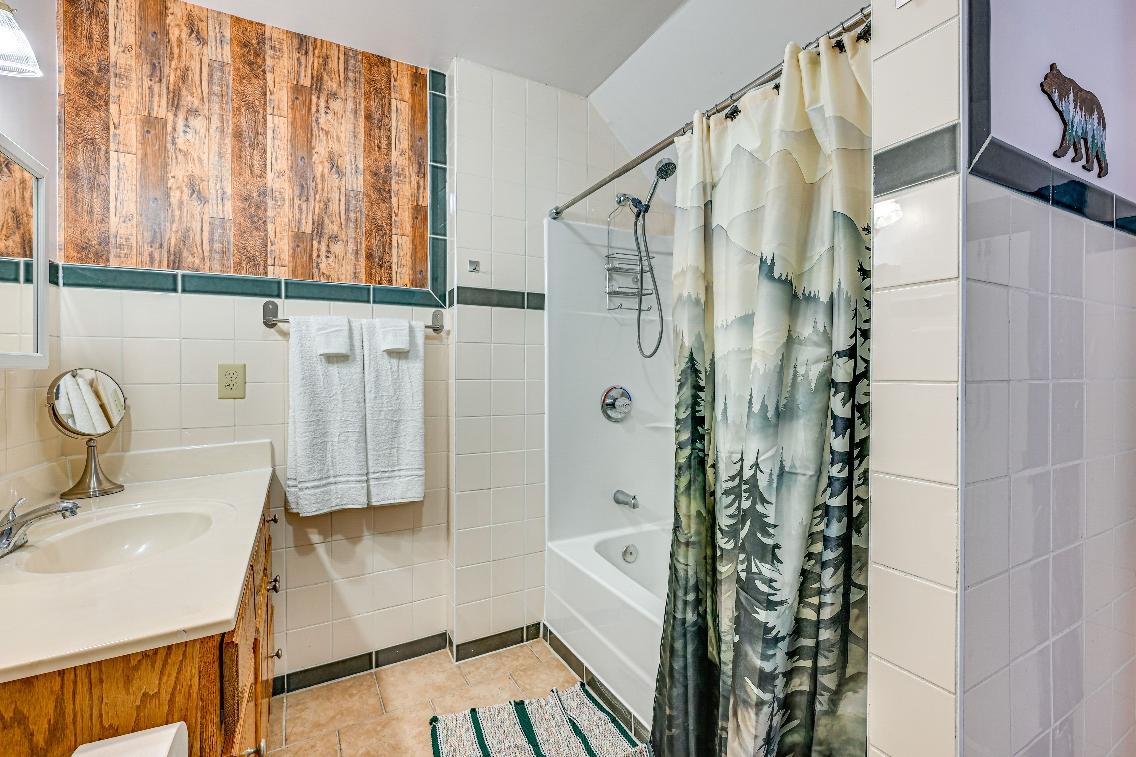 En-Suite Bathroom | 2nd Floor