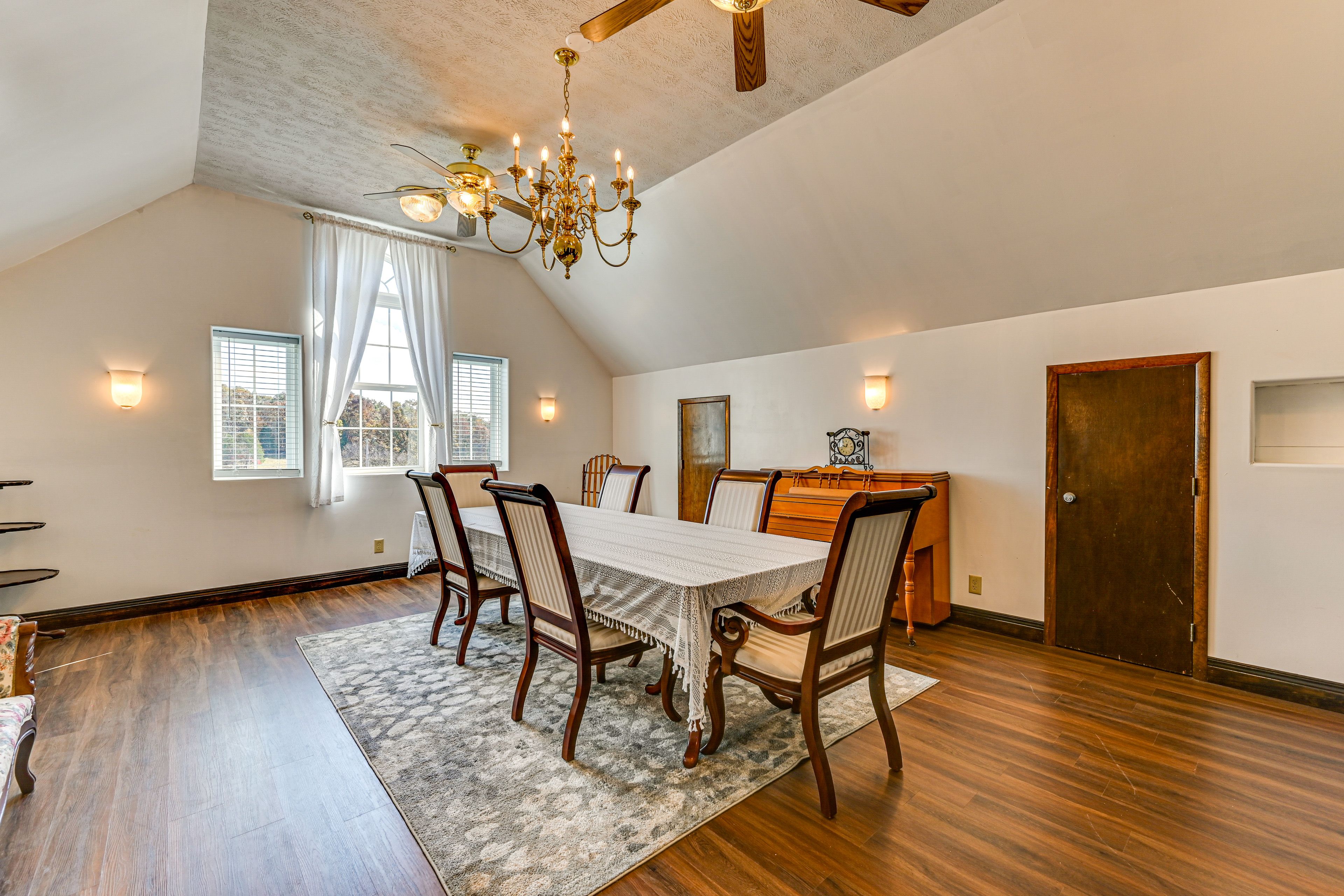 Sitting Room | 2nd Floor
