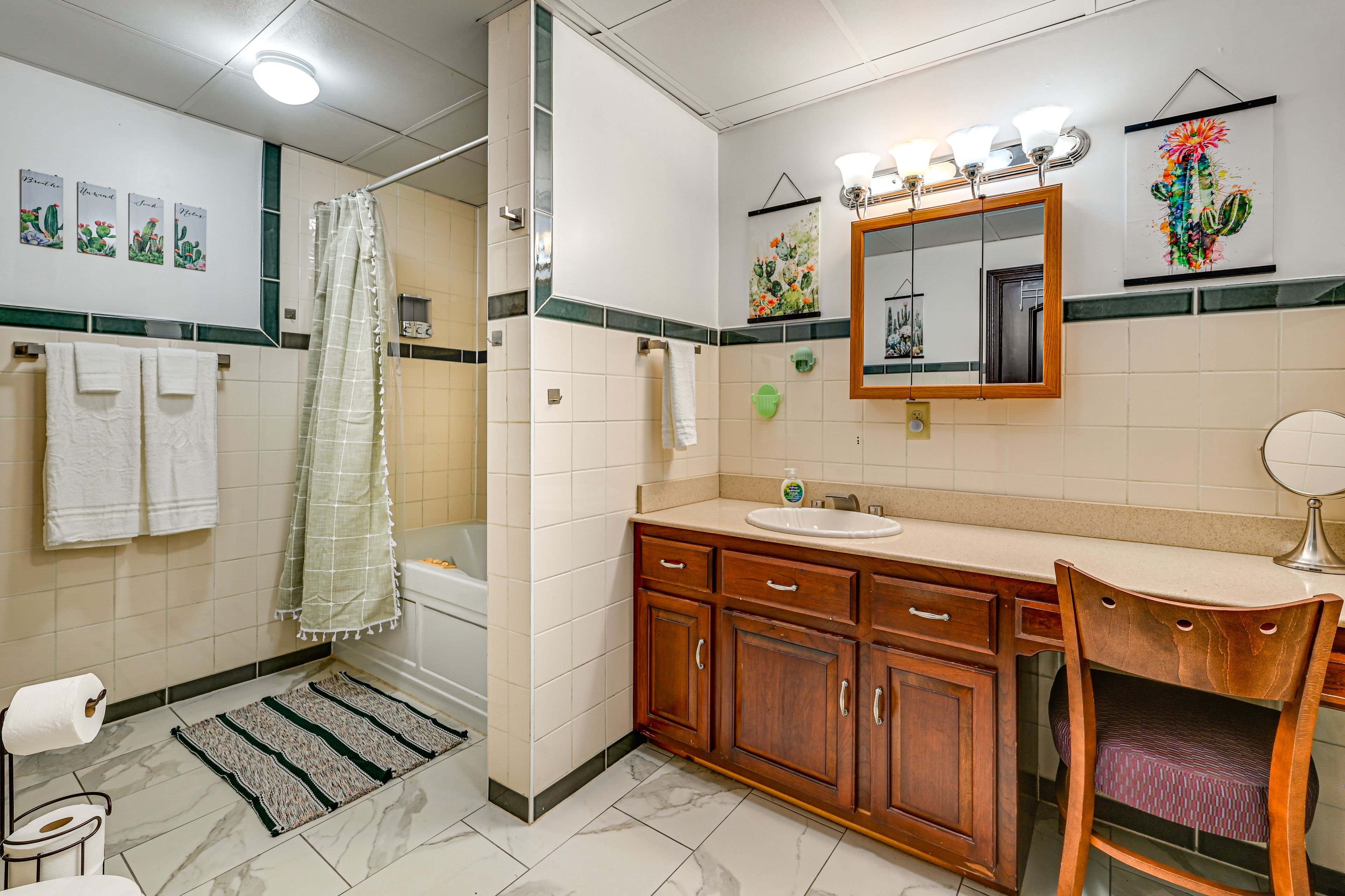 Full Bathroom | 1st Floor