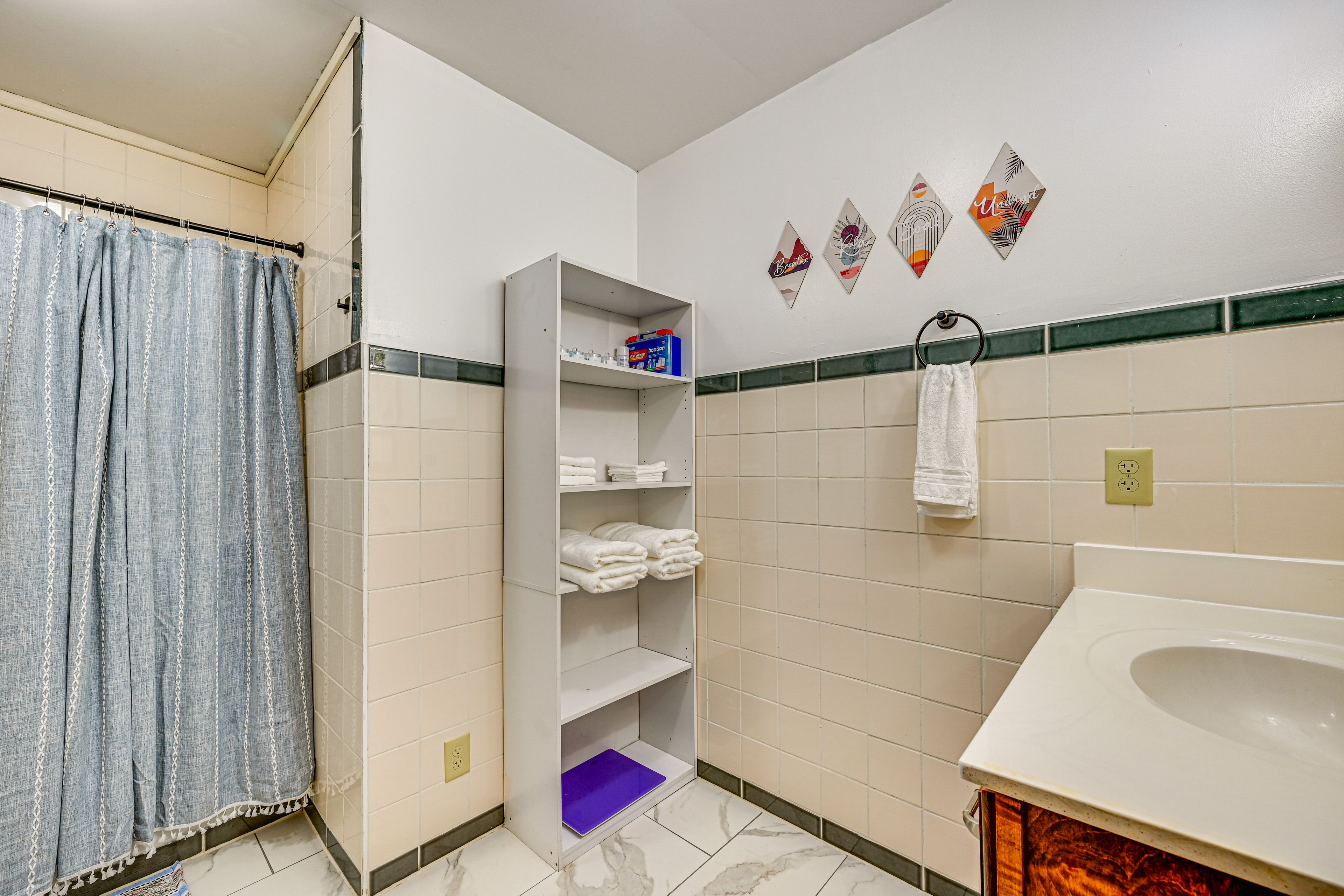 Full Bathroom | 1st Floor