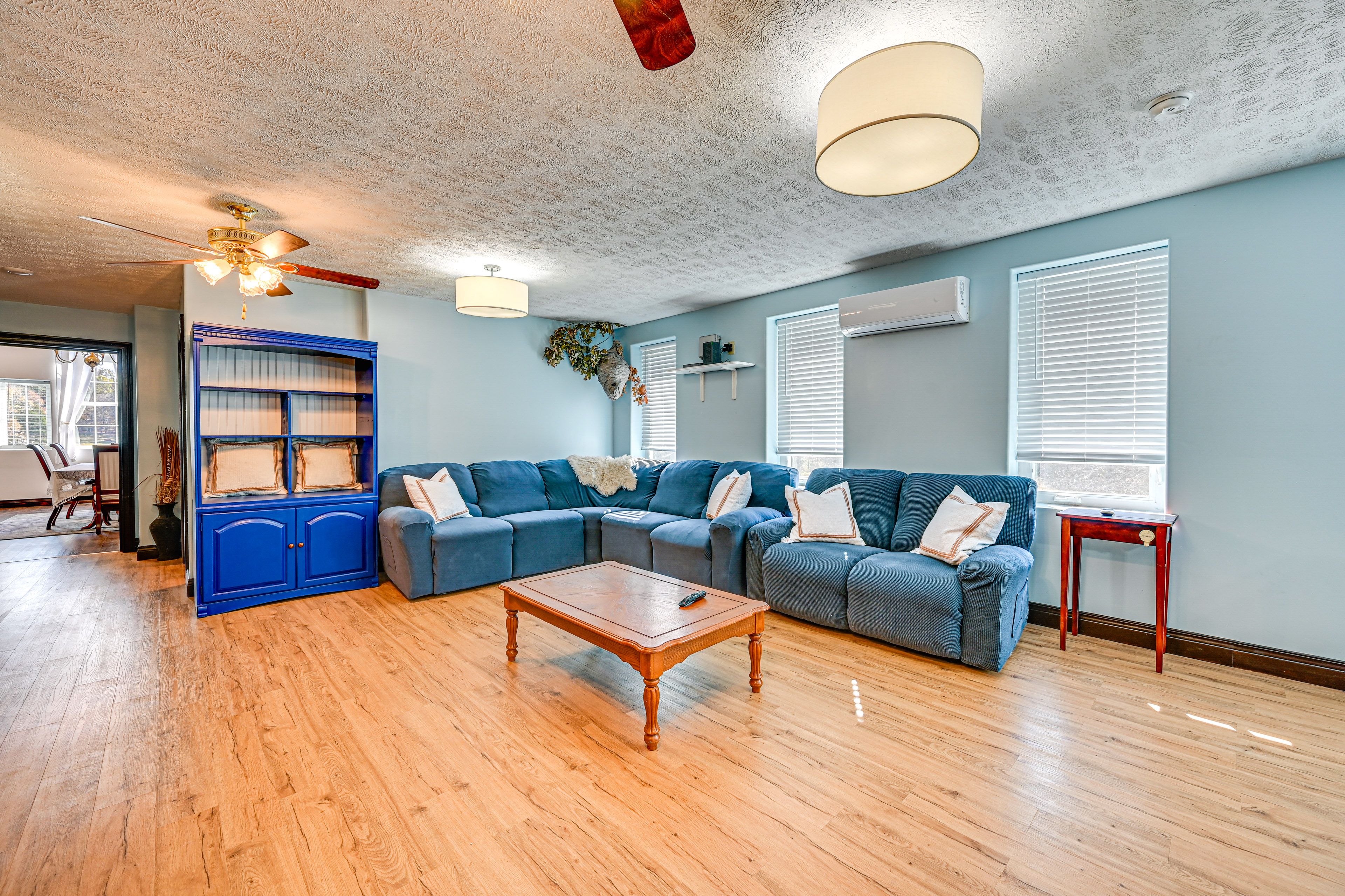 Living Area | Smart TV | Board Games & Books | 2nd Floor