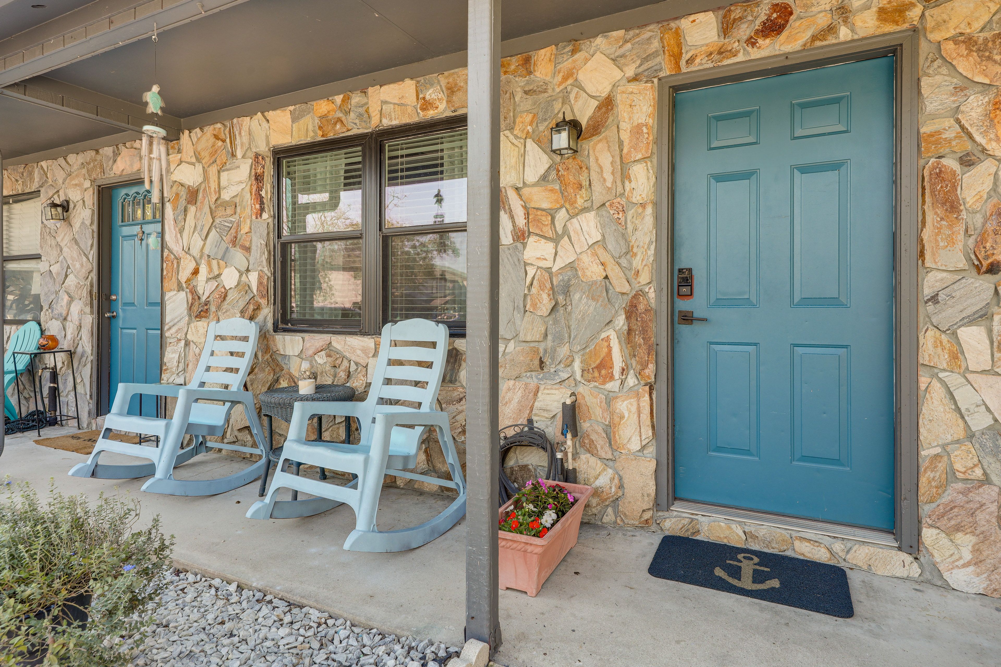 Covered Porch | Outdoor Seating