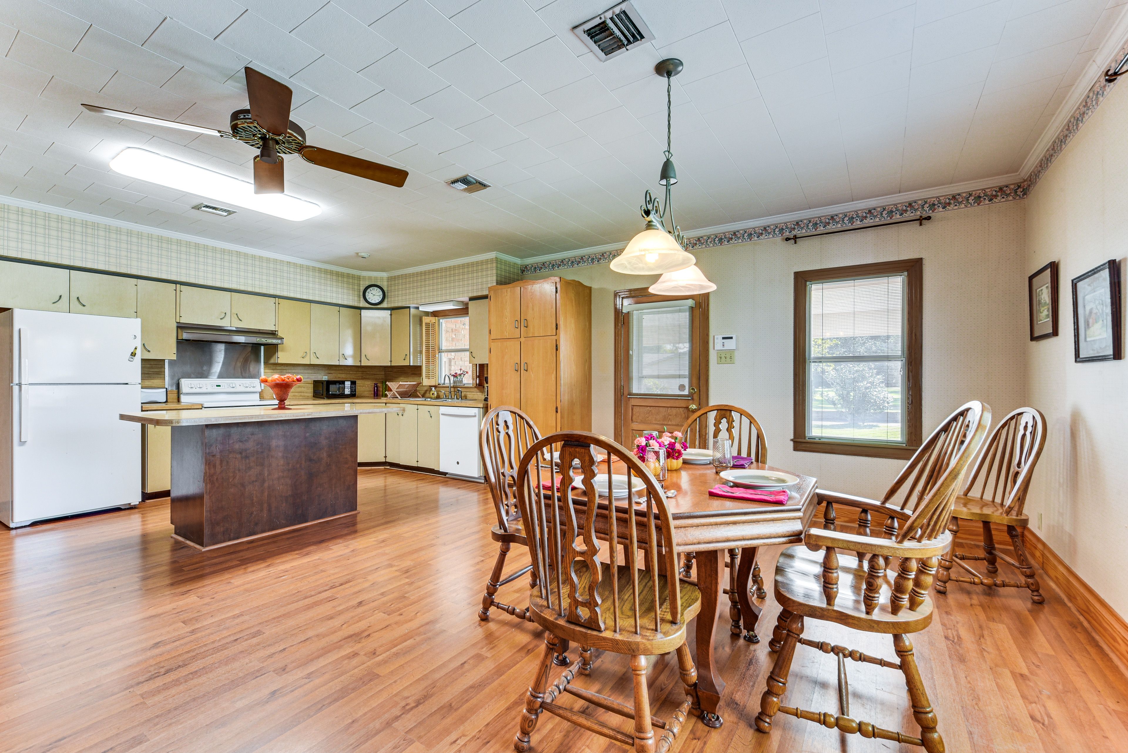 Kitchen | Drip Coffee Maker | Toaster | Blender | Dishware & Flatware