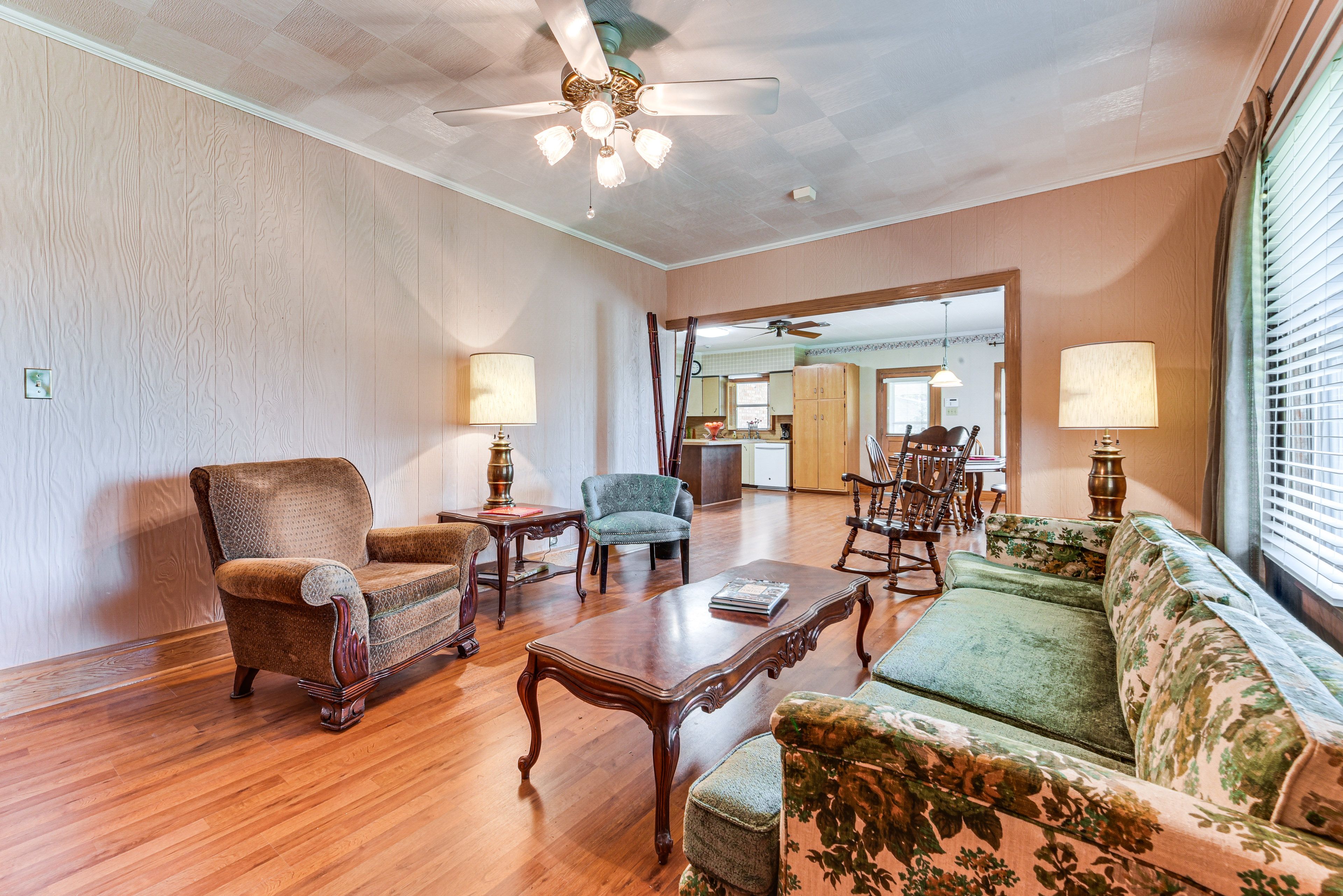 Living Room | Free WiFi | Central A/C & Heat | Smart TV