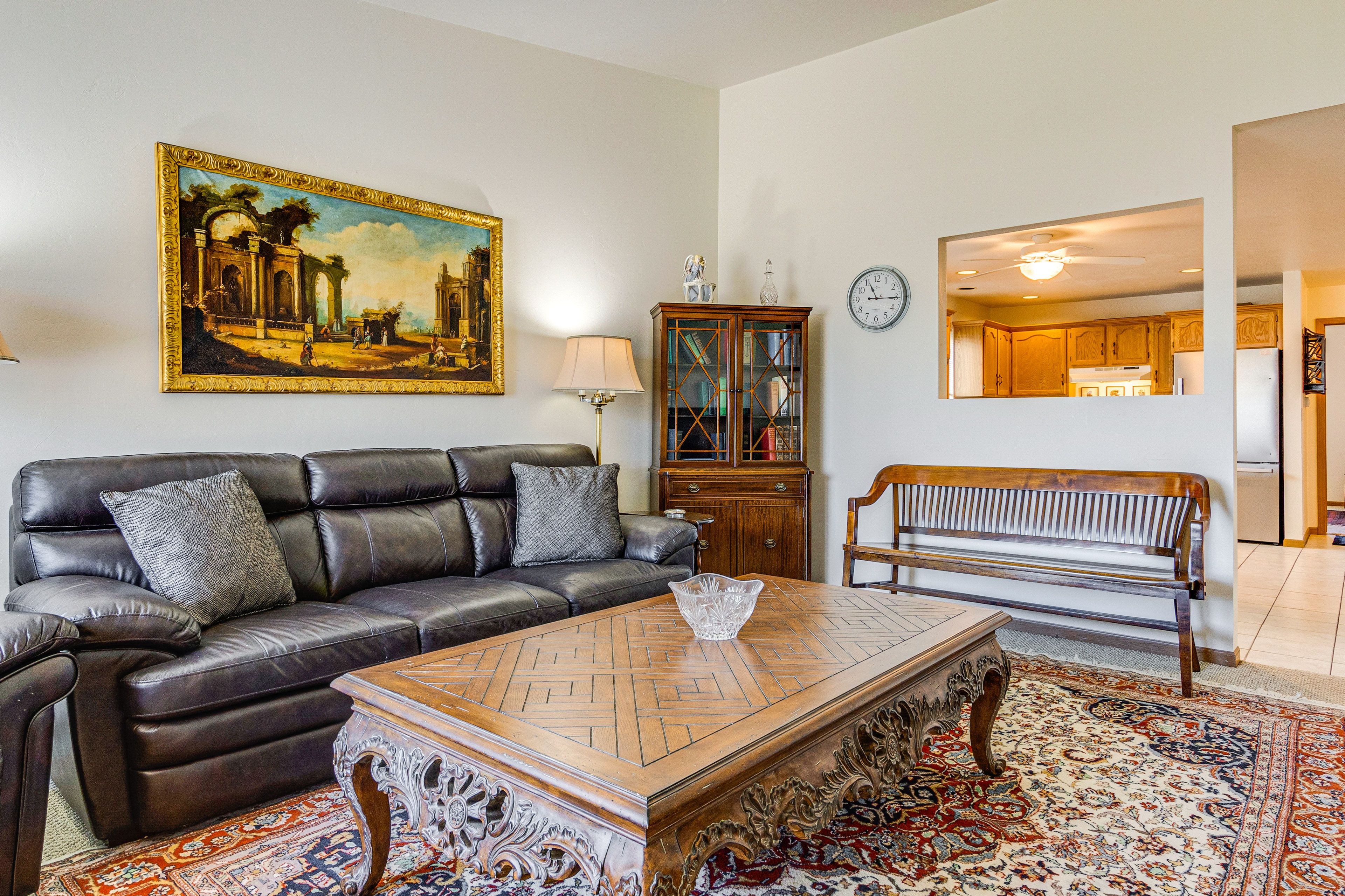 Living Room | Central A/C & Heating | Smart TV