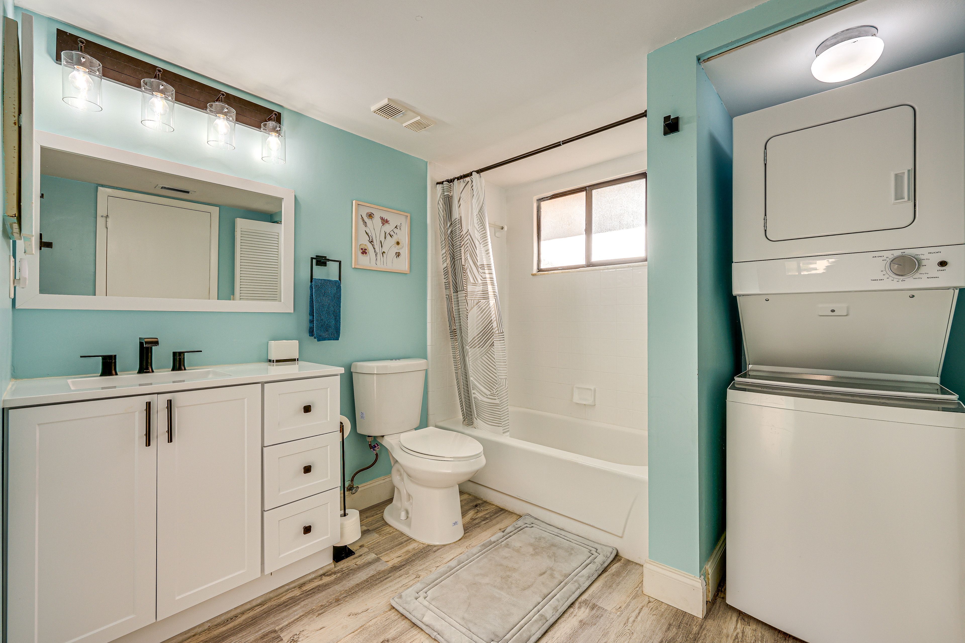 Bathroom | Towels Provided | In-Unit Laundry
