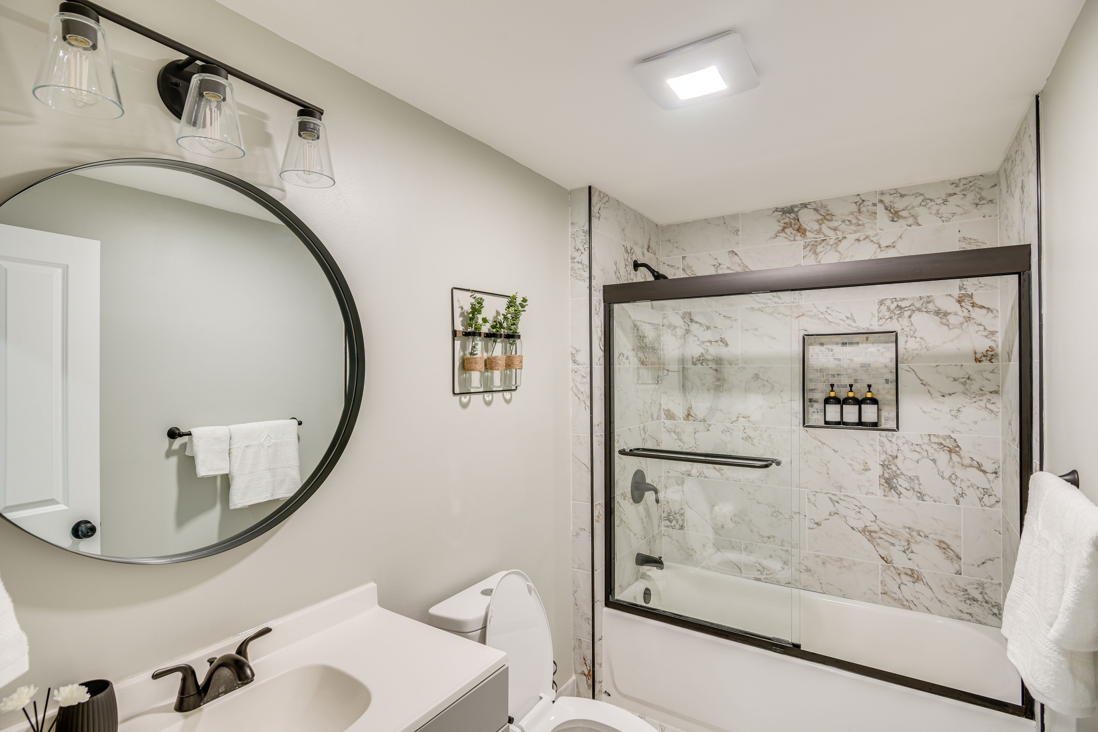 Full Bathroom | 1st Floor