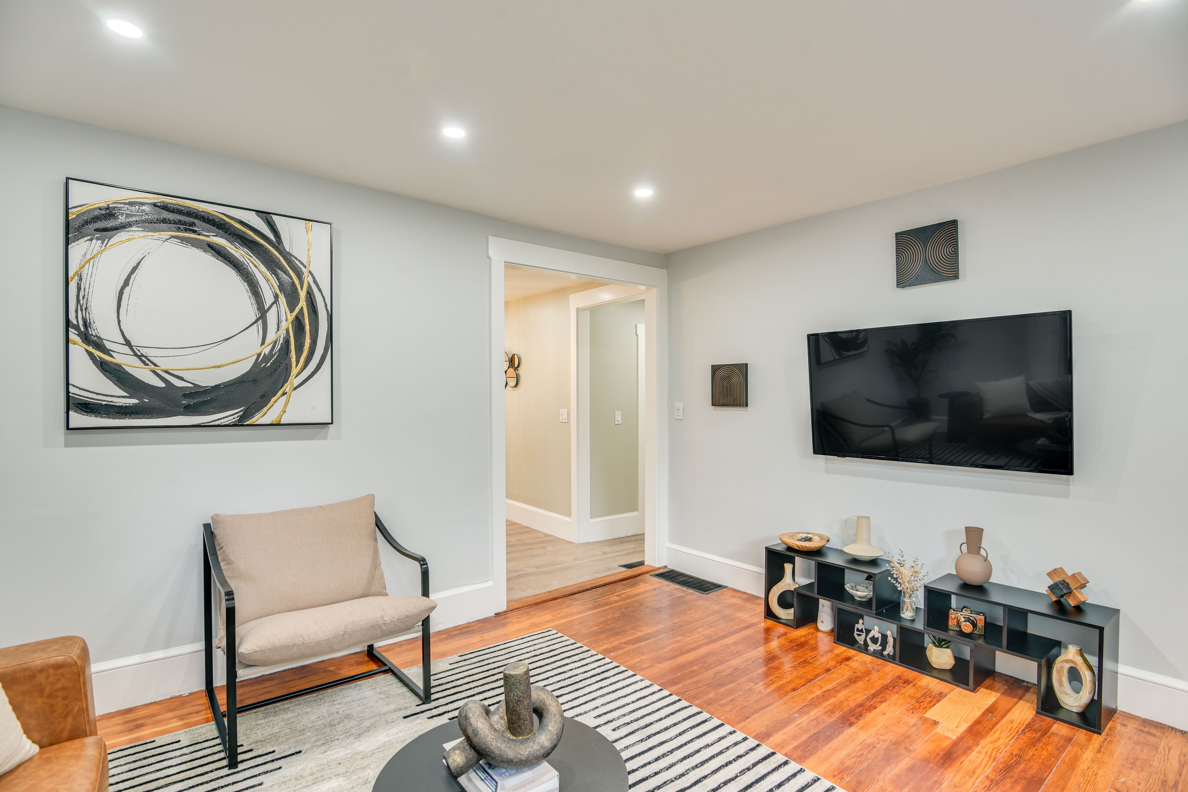 Living Room | Free High-Speed WiFi | Central A/C & Heat | Smart TV
