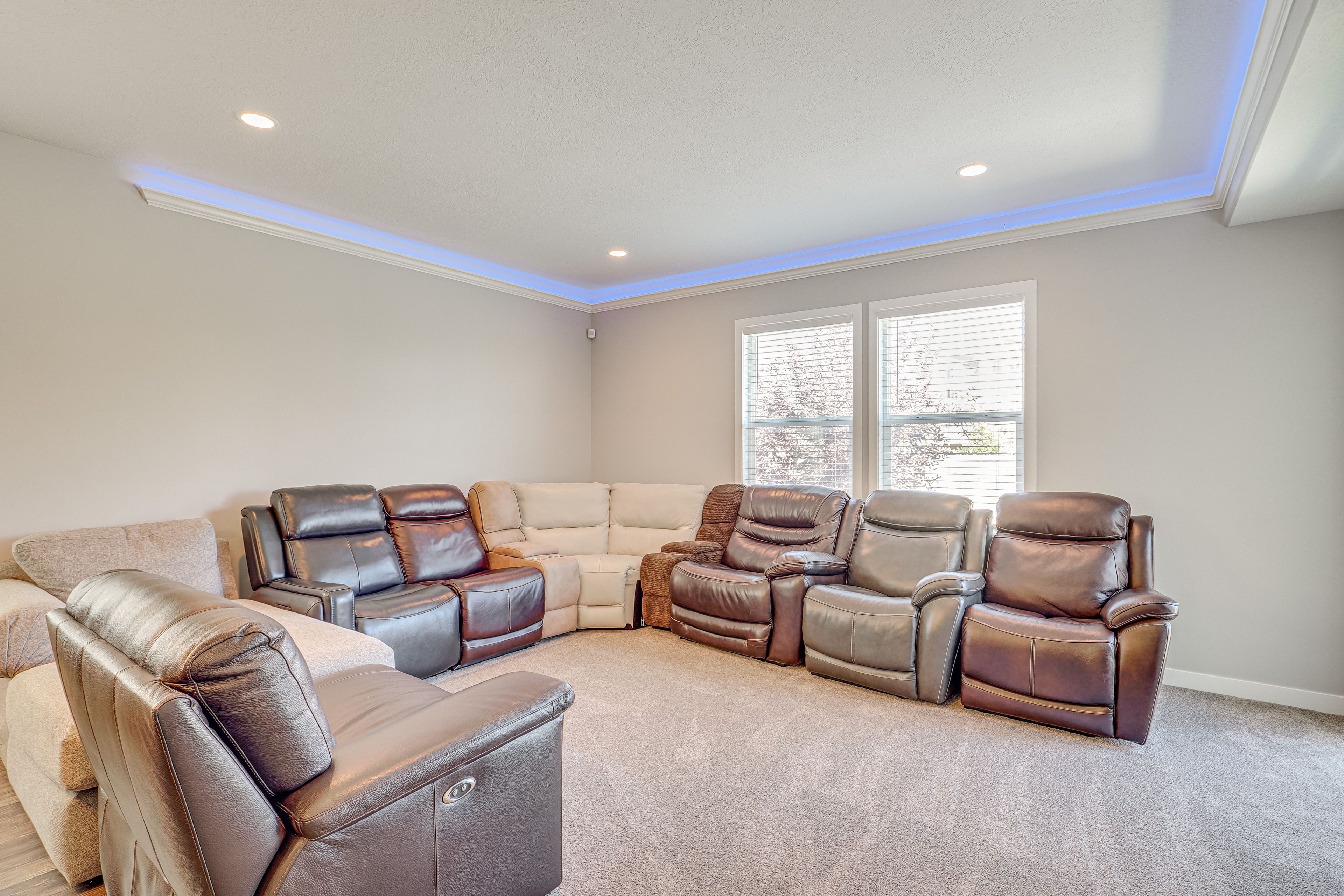 Living Room | 1st Floor | Smart TV | Free WiFi
