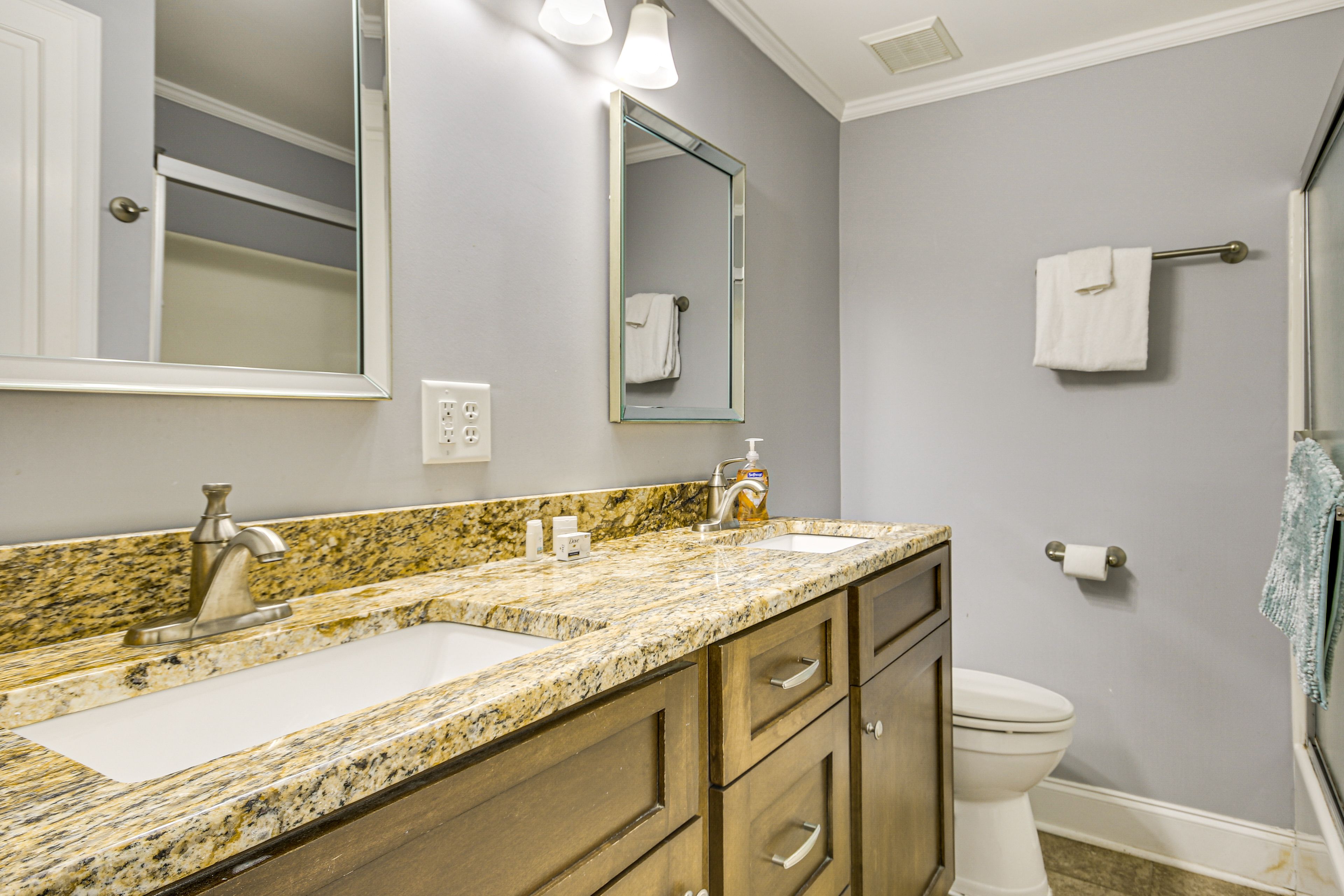 En-Suite Bathroom | Complimentary Toiletries