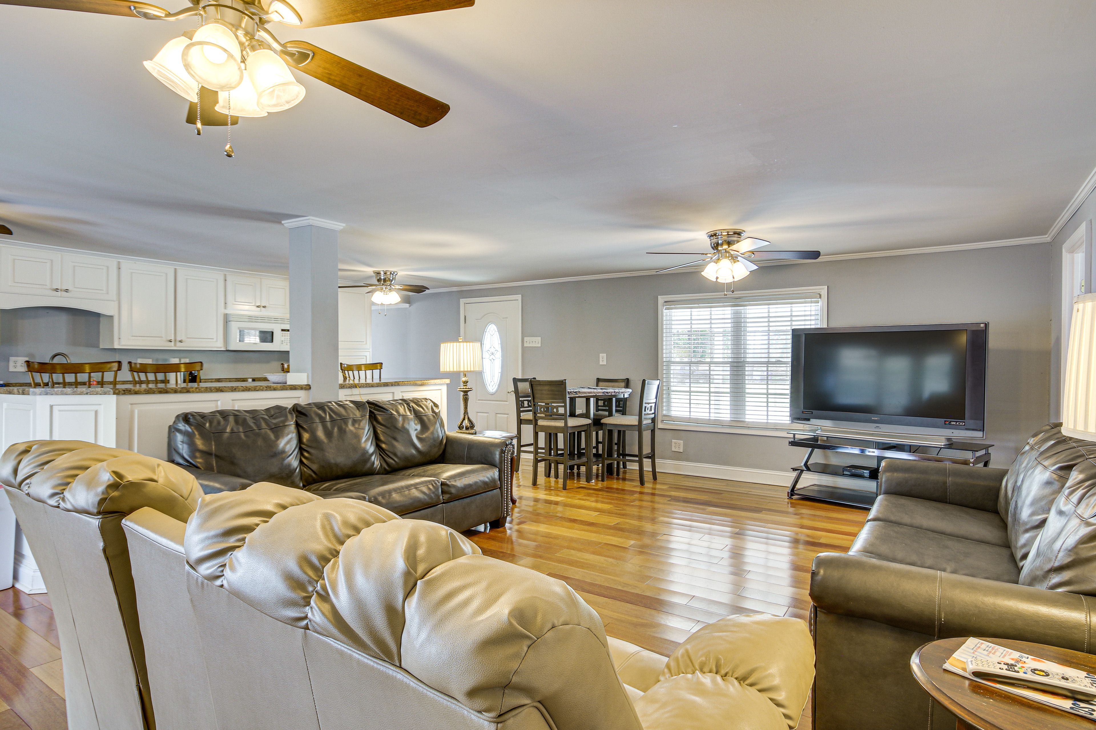 Prosperity Vacation Rental | 4BR | 3BA | 1,344 Sq Ft | 1 Step Required