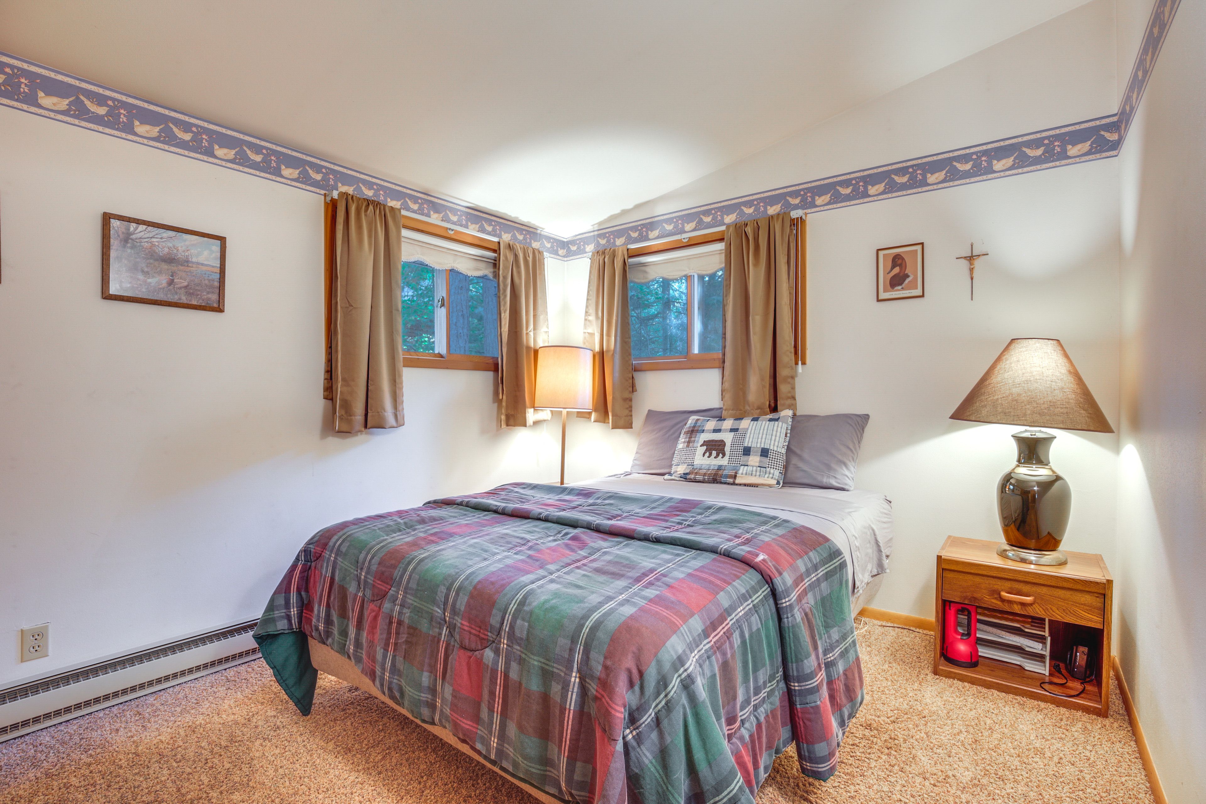 Bedroom 1 | Main Level | King Bed | Linens Provided