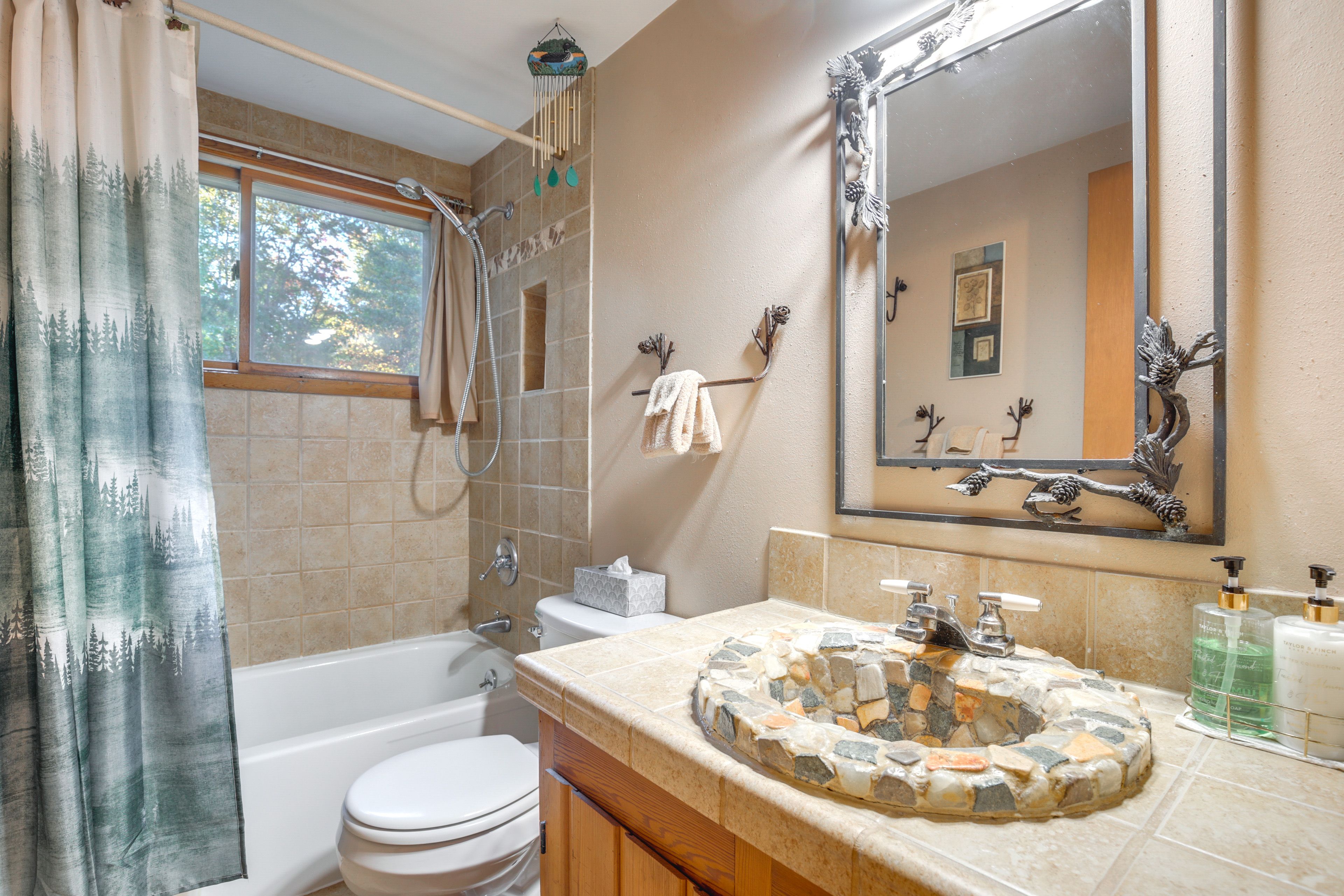 Full Bathroom | Main Level | Complimentary Toiletries | Hair Dryer