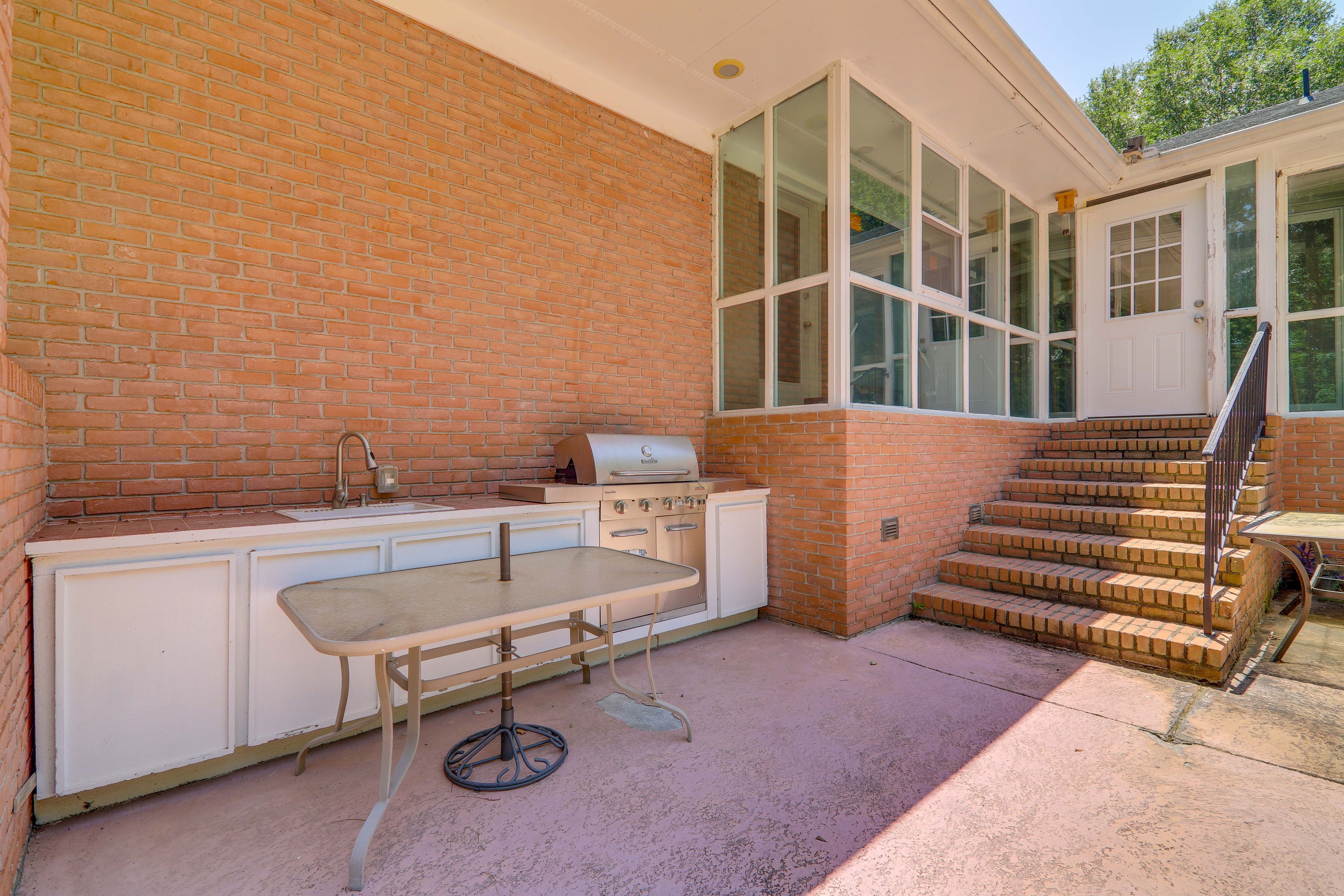 Private Patio | Gas Grill