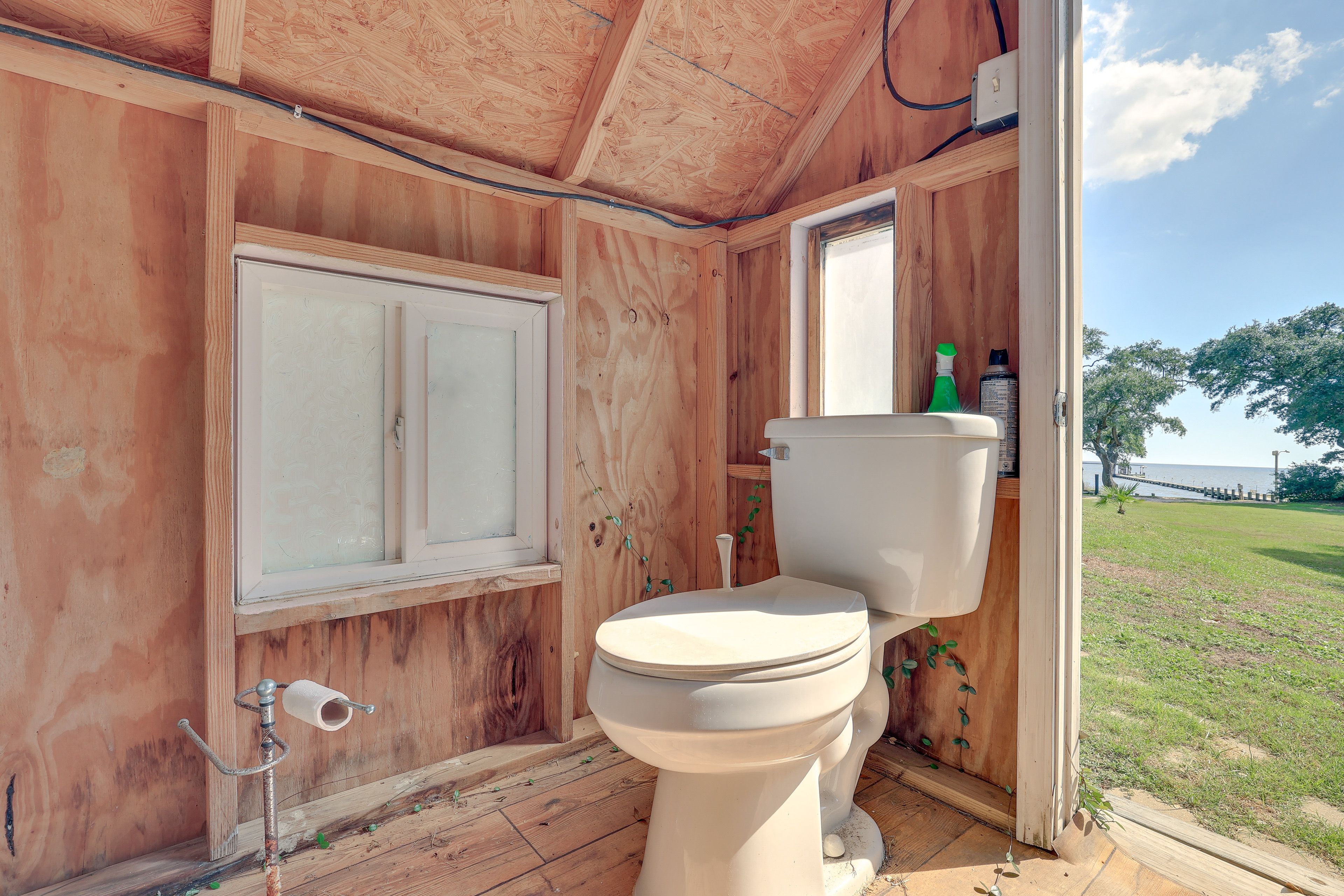 Exterior Half Bathroom