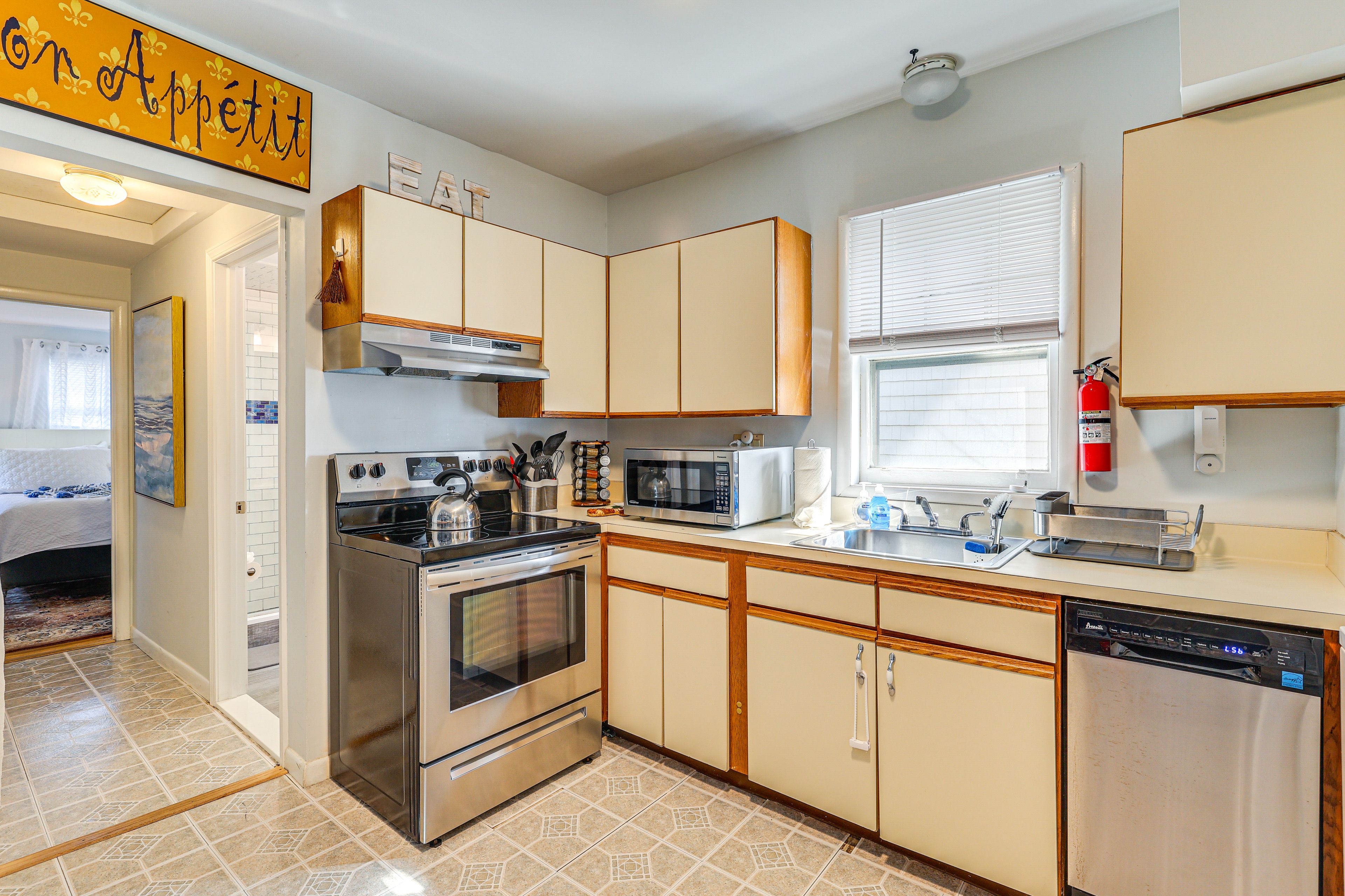 Kitchen | Keurig/Drip Coffee Maker | Toaster | Cooking Basics