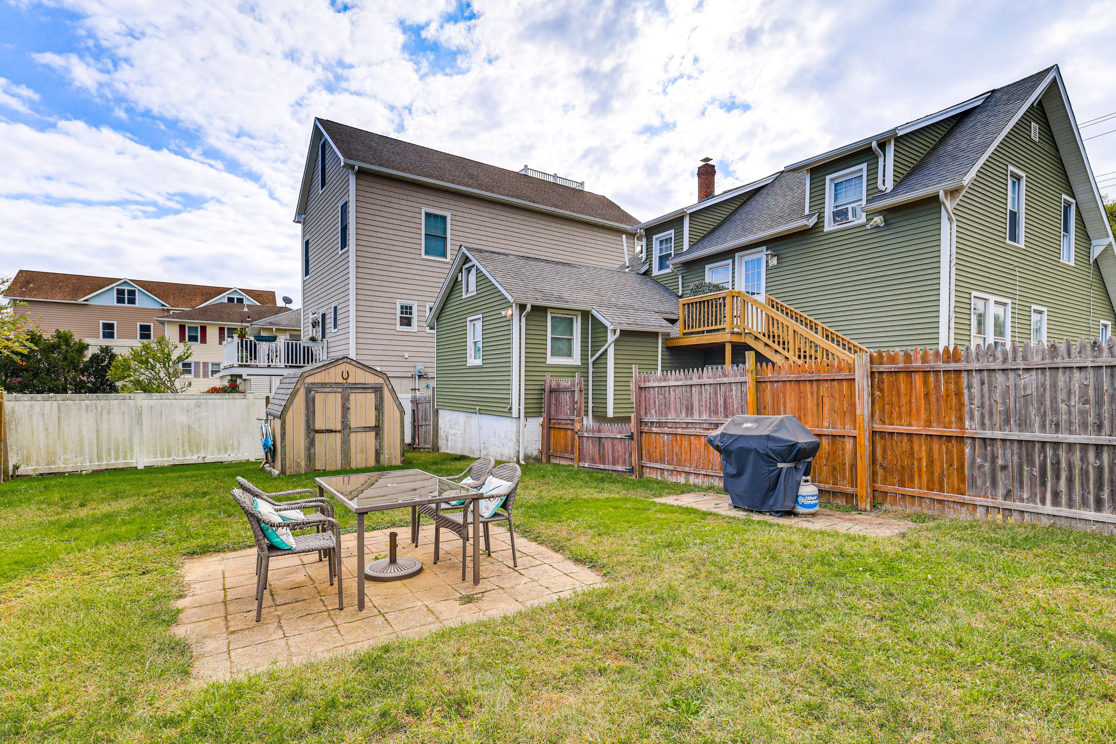 Shared Backyard | Outdoor Dining Set | Gas Grill