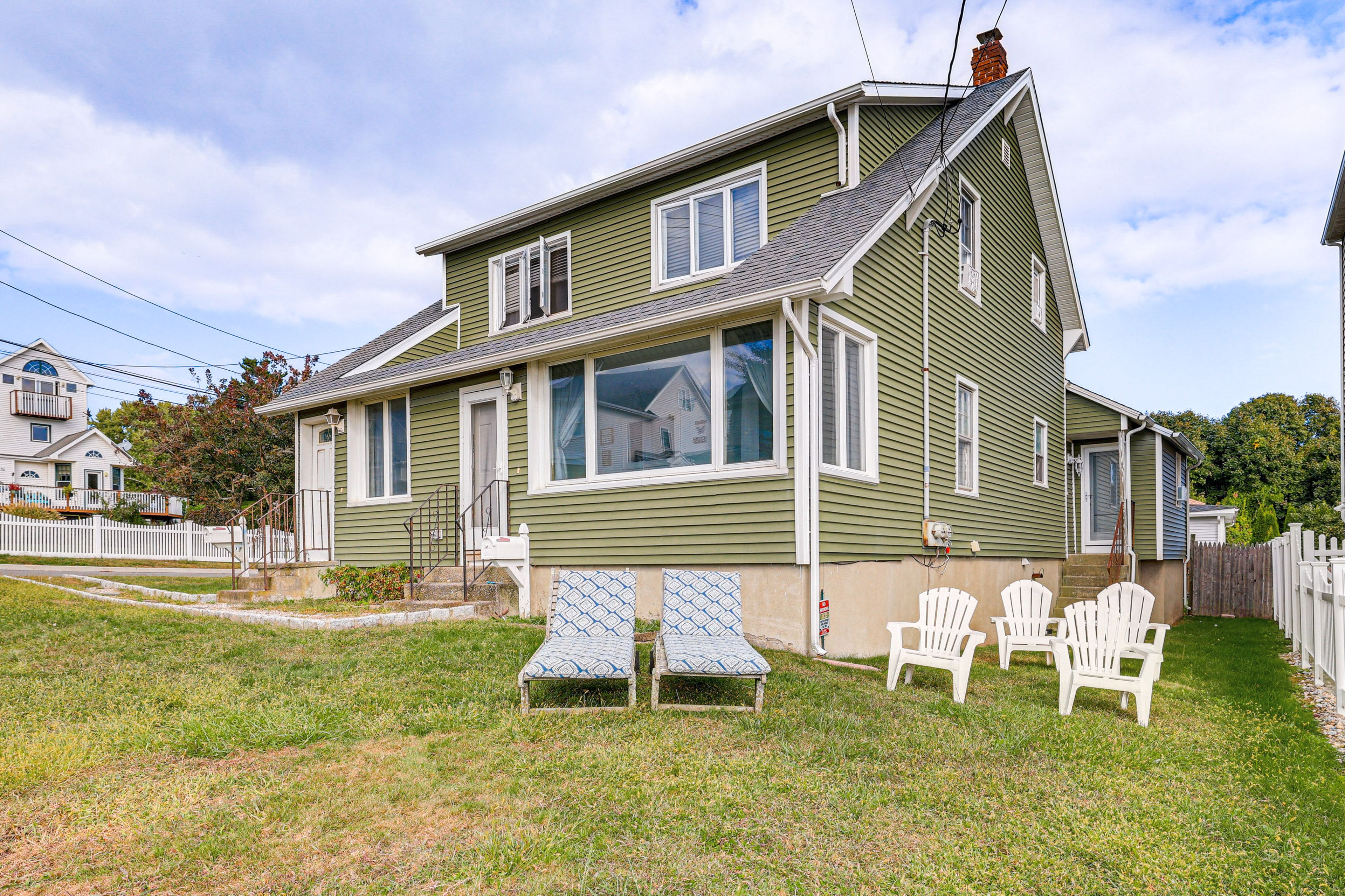 Front Yard | Additional Outdoor Seating
