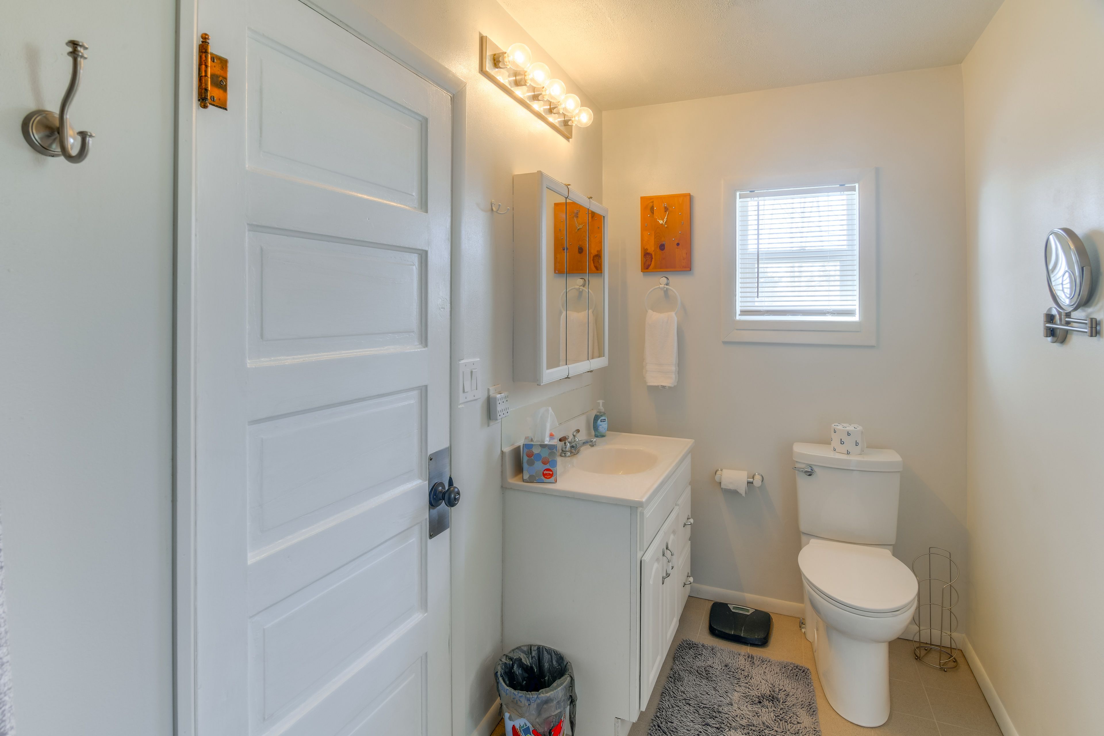 Full Bathroom | Towels Provided