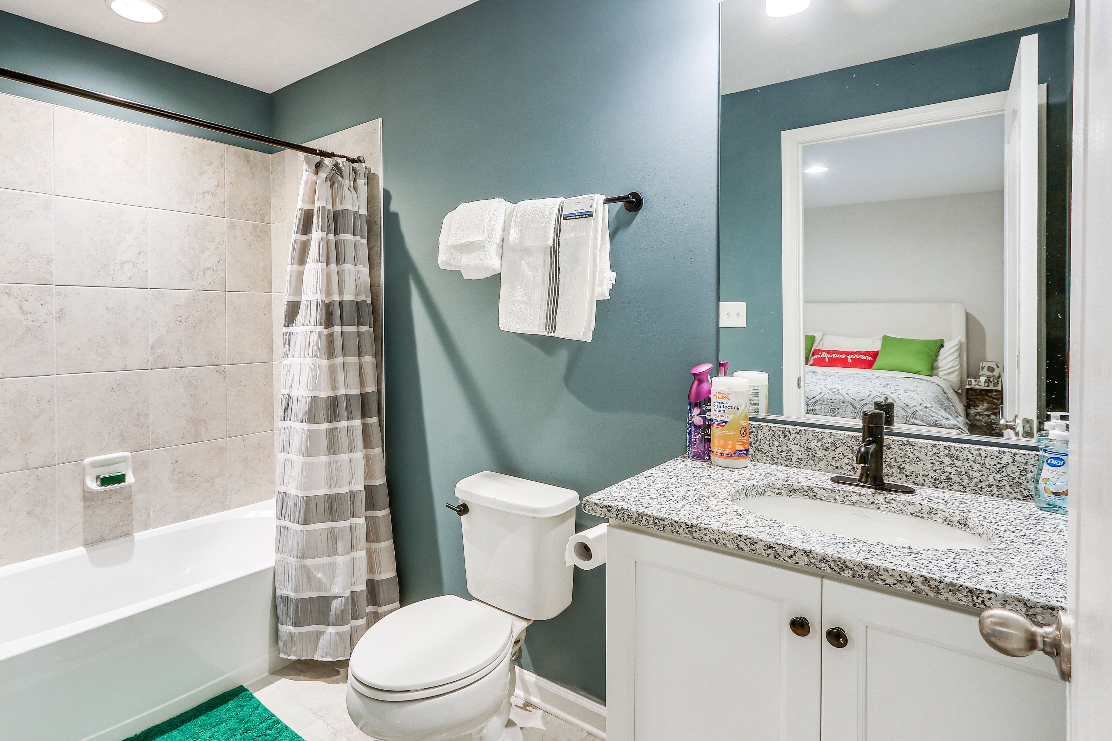 Full Bathroom | 1st Floor | Shower/Tub Combo