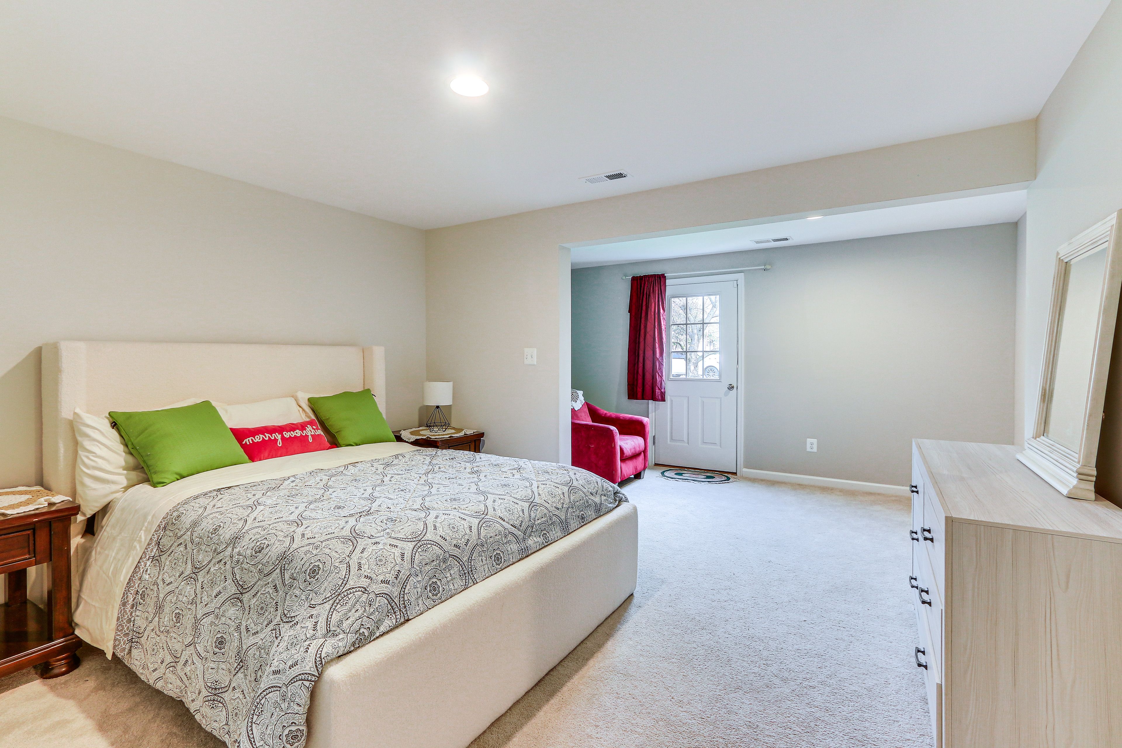 Bedroom 1 | Queen Bed | 1st Floor | En-Suite Bathroom