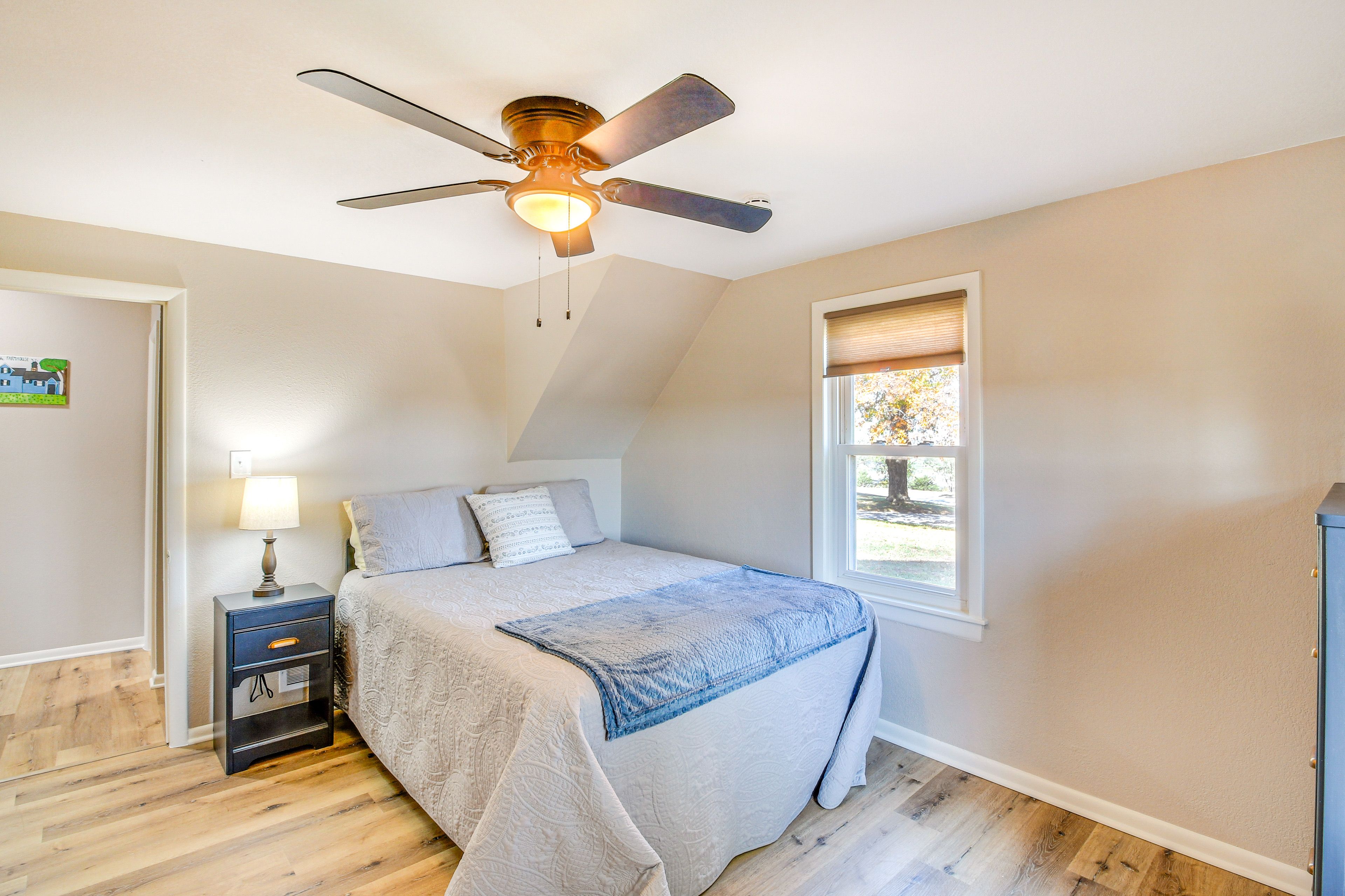Bedroom 2 | Queen Bed