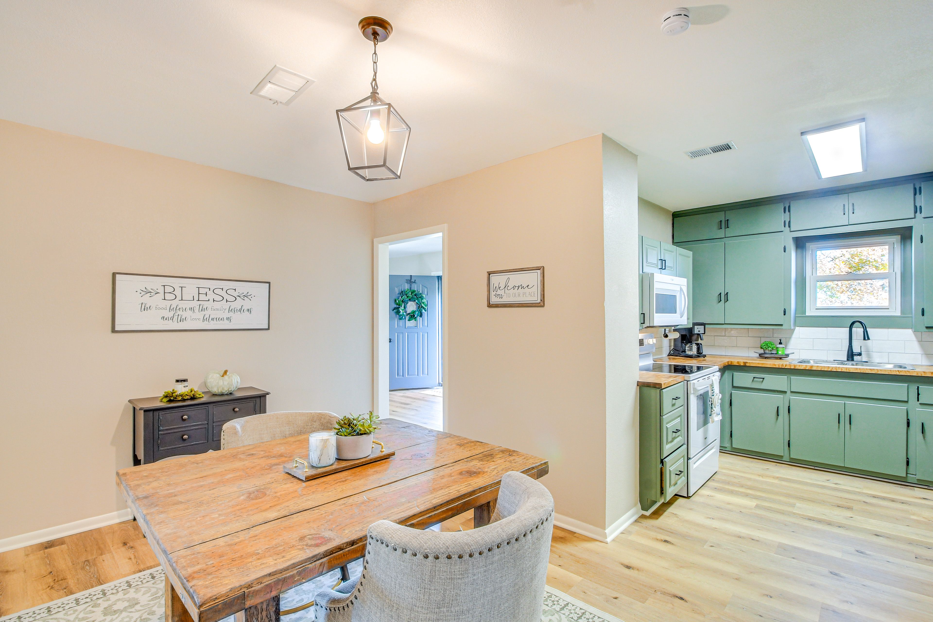 Additional Dining Area | Dishware & Flatware Provided