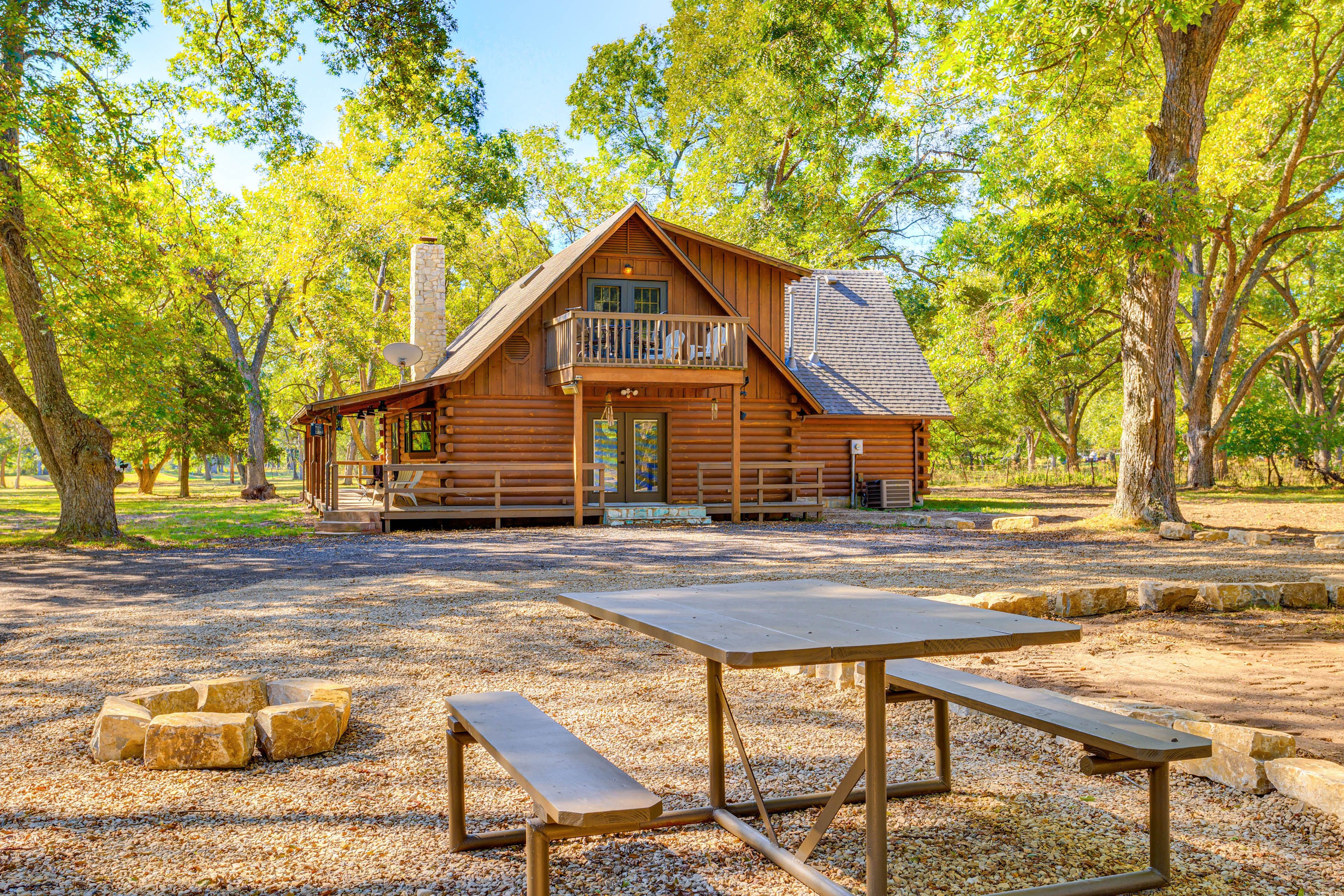 Sulphur Vacation Rental | 3BR | 2BA | Steps to Enter | 2,388 Sq Ft