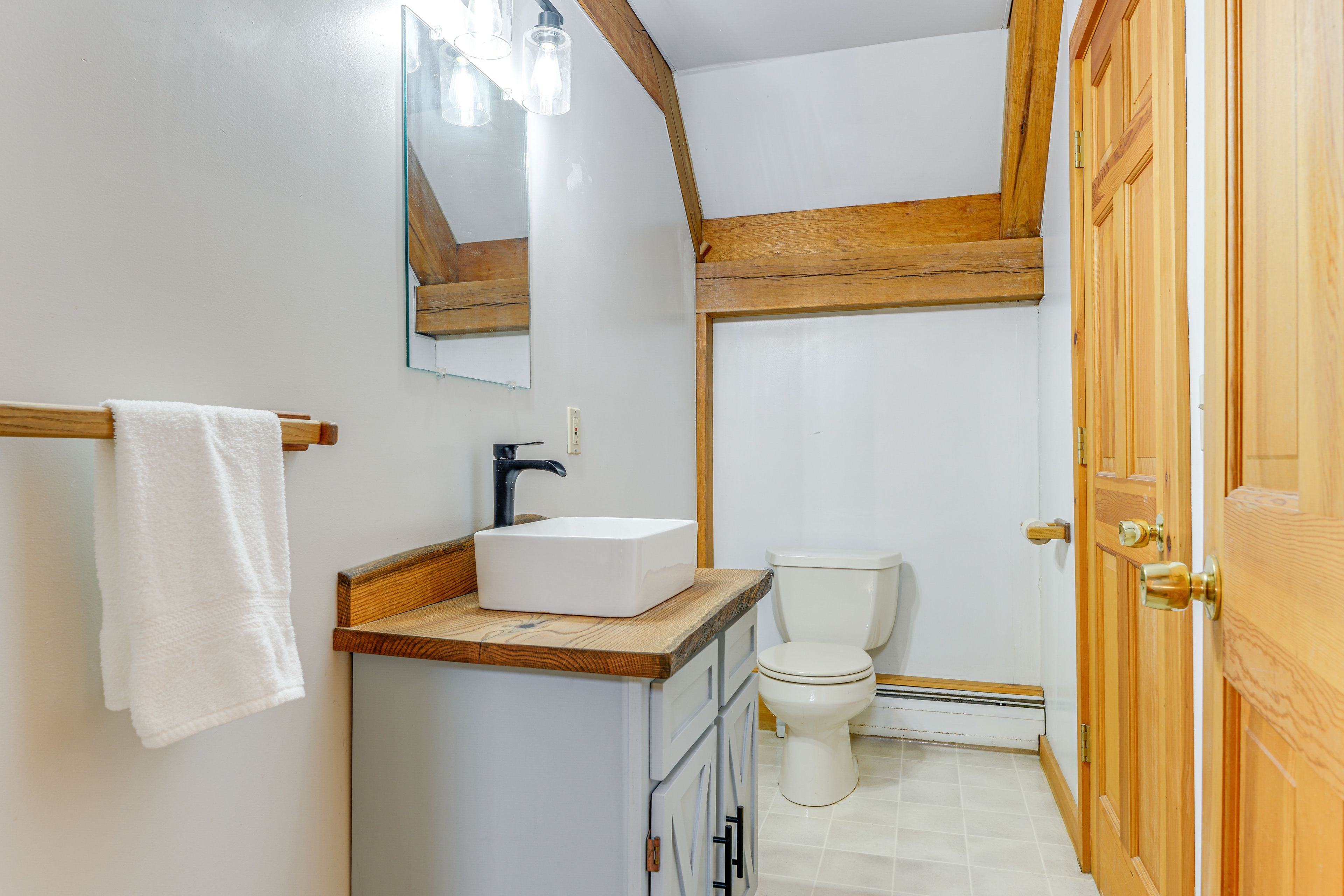 Half Bathroom | 2nd Floor