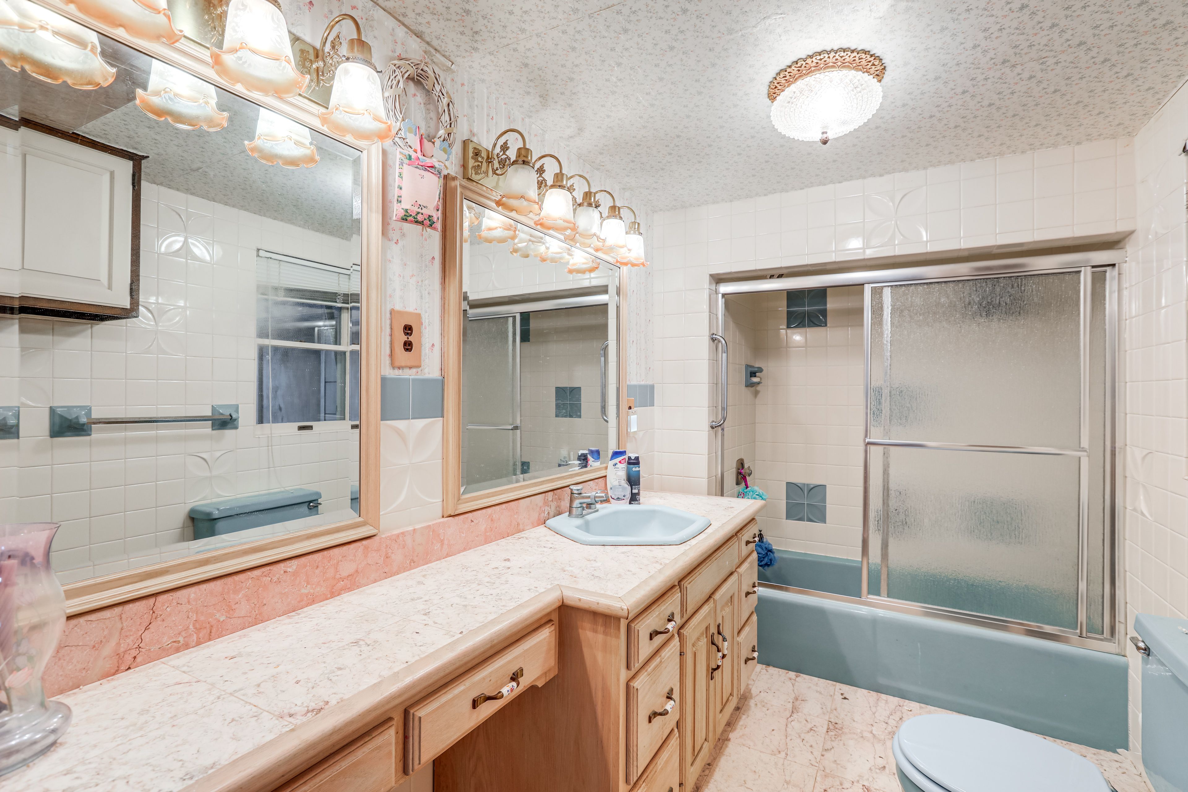 Full Bathroom | 1st Floor