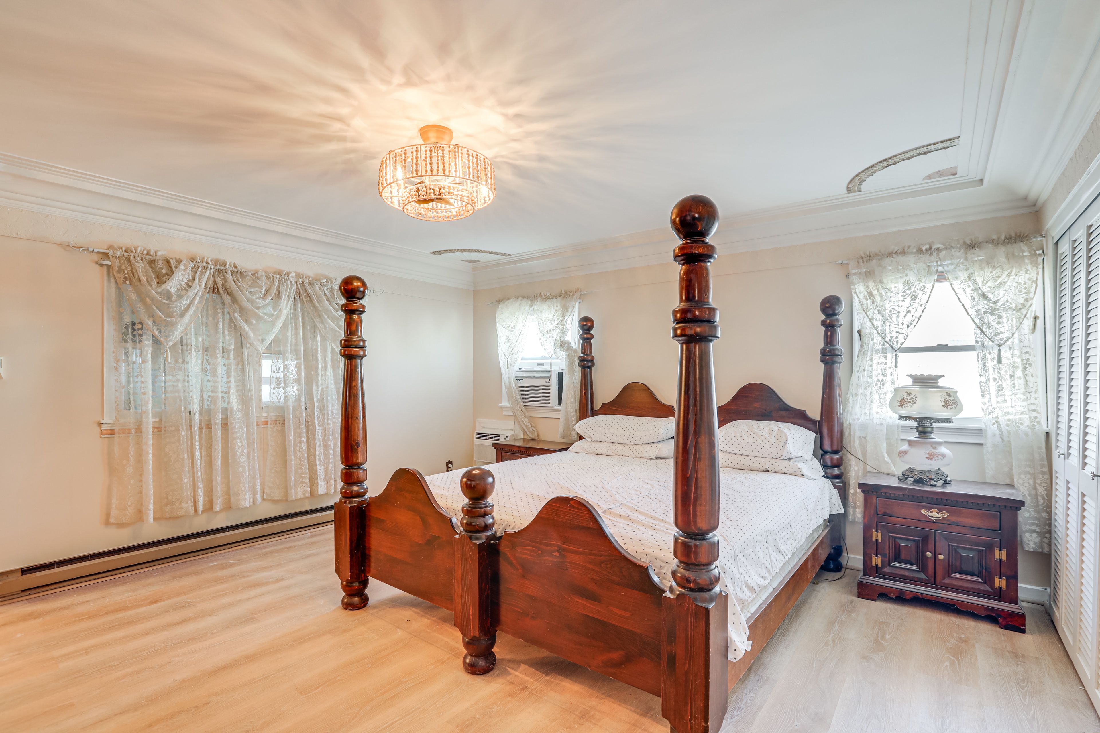 Bedroom 2 | King Bed | 1st Floor