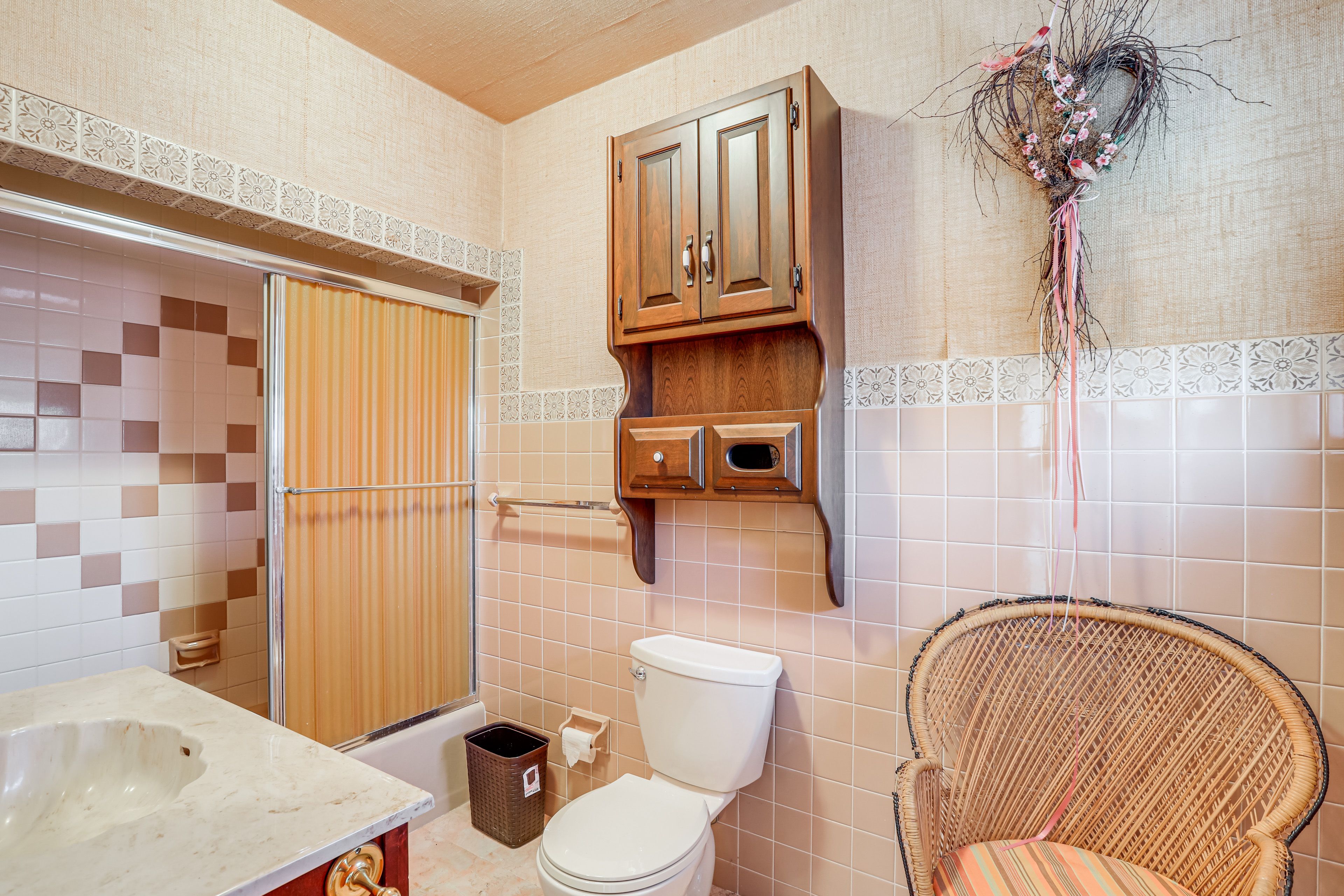 Full Bathroom | 2nd Floor