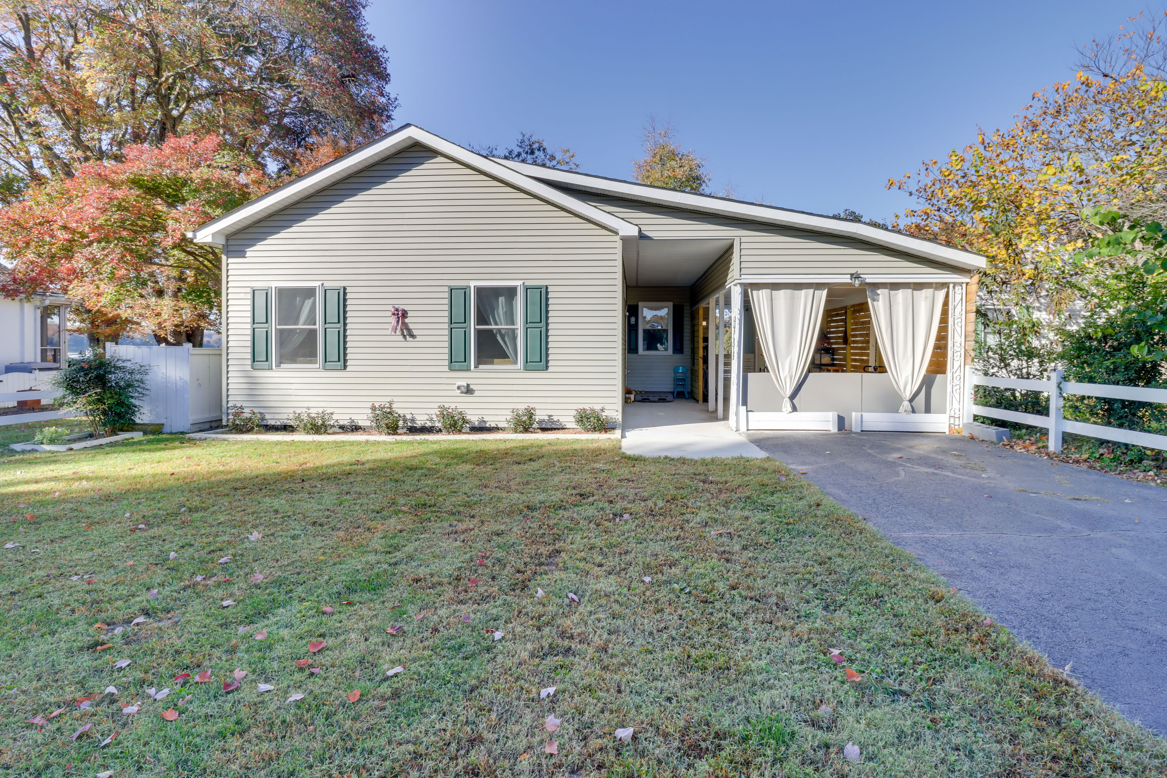 Exterior | Driveway (2 Vehicles)