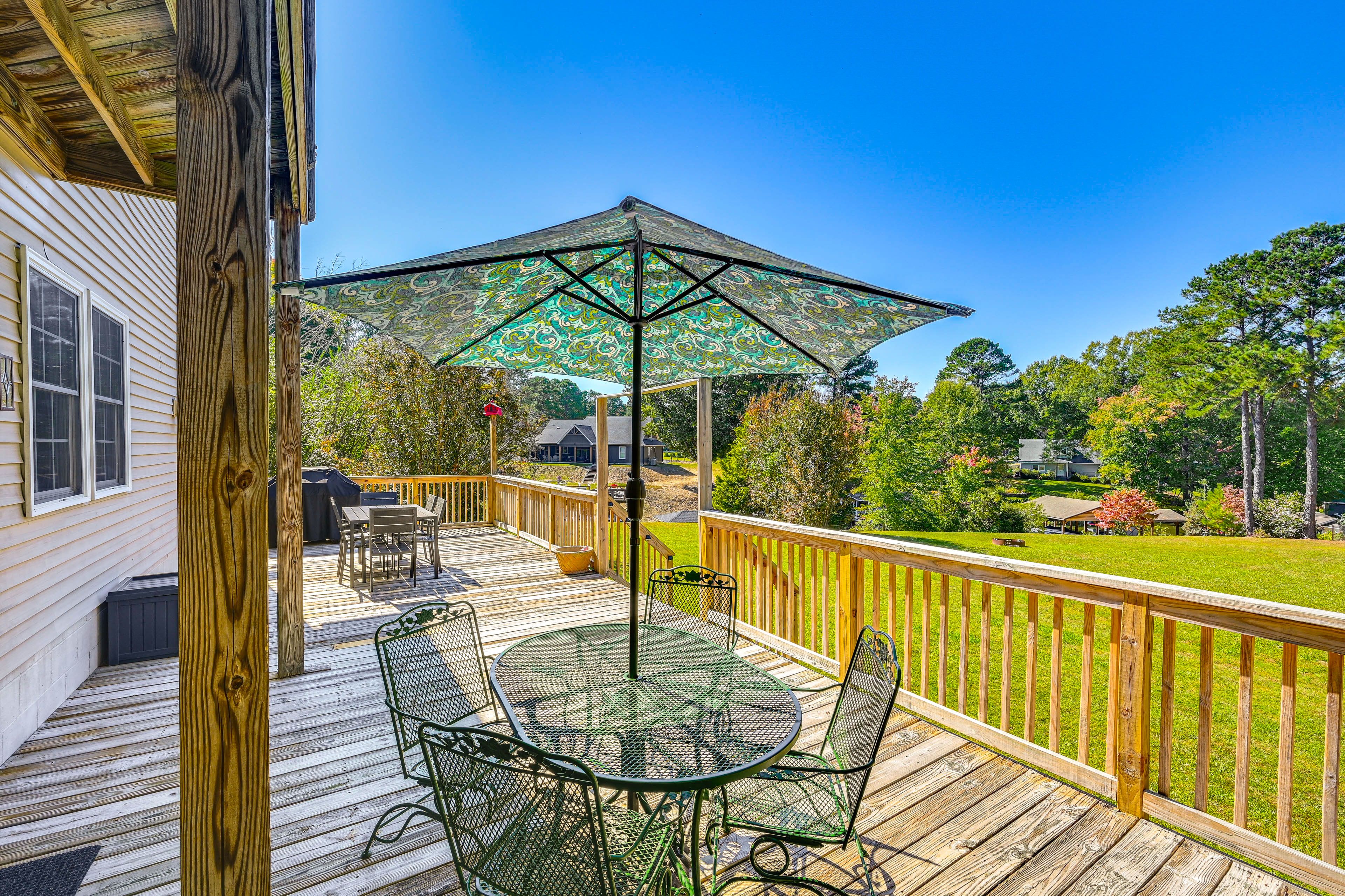 Back Deck | 2 Dining Areas | Gas Grill