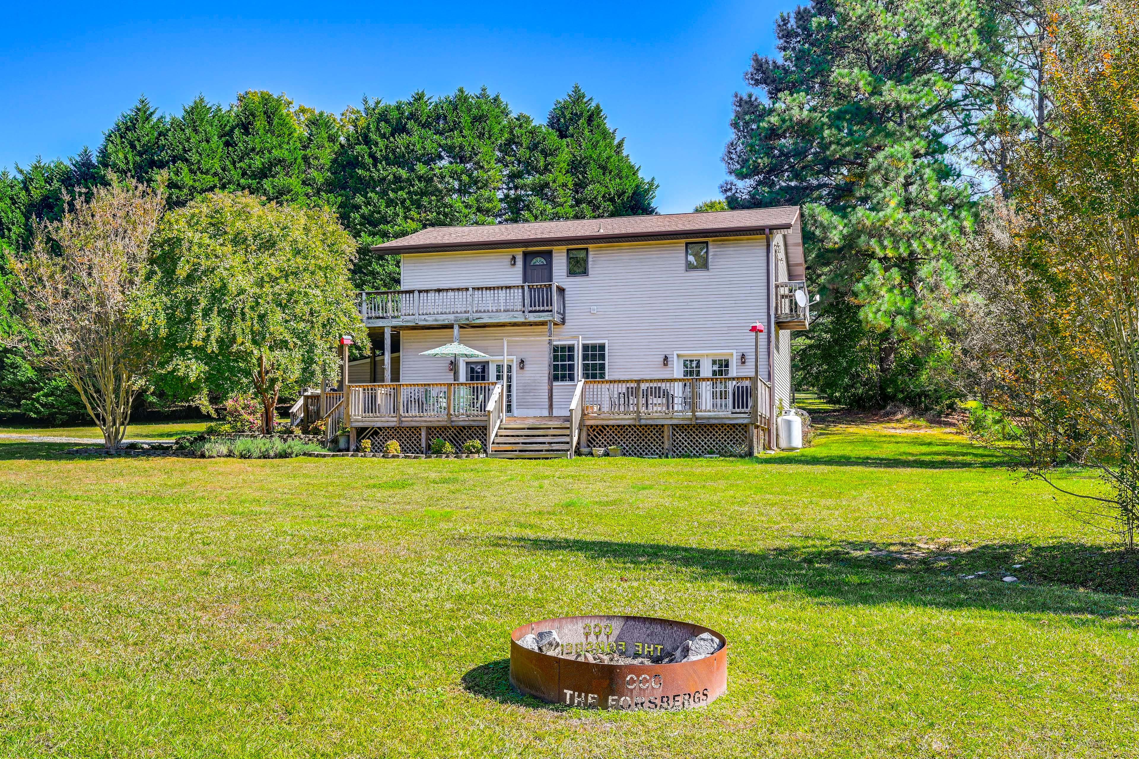 Large Private Yard | Fire Pit