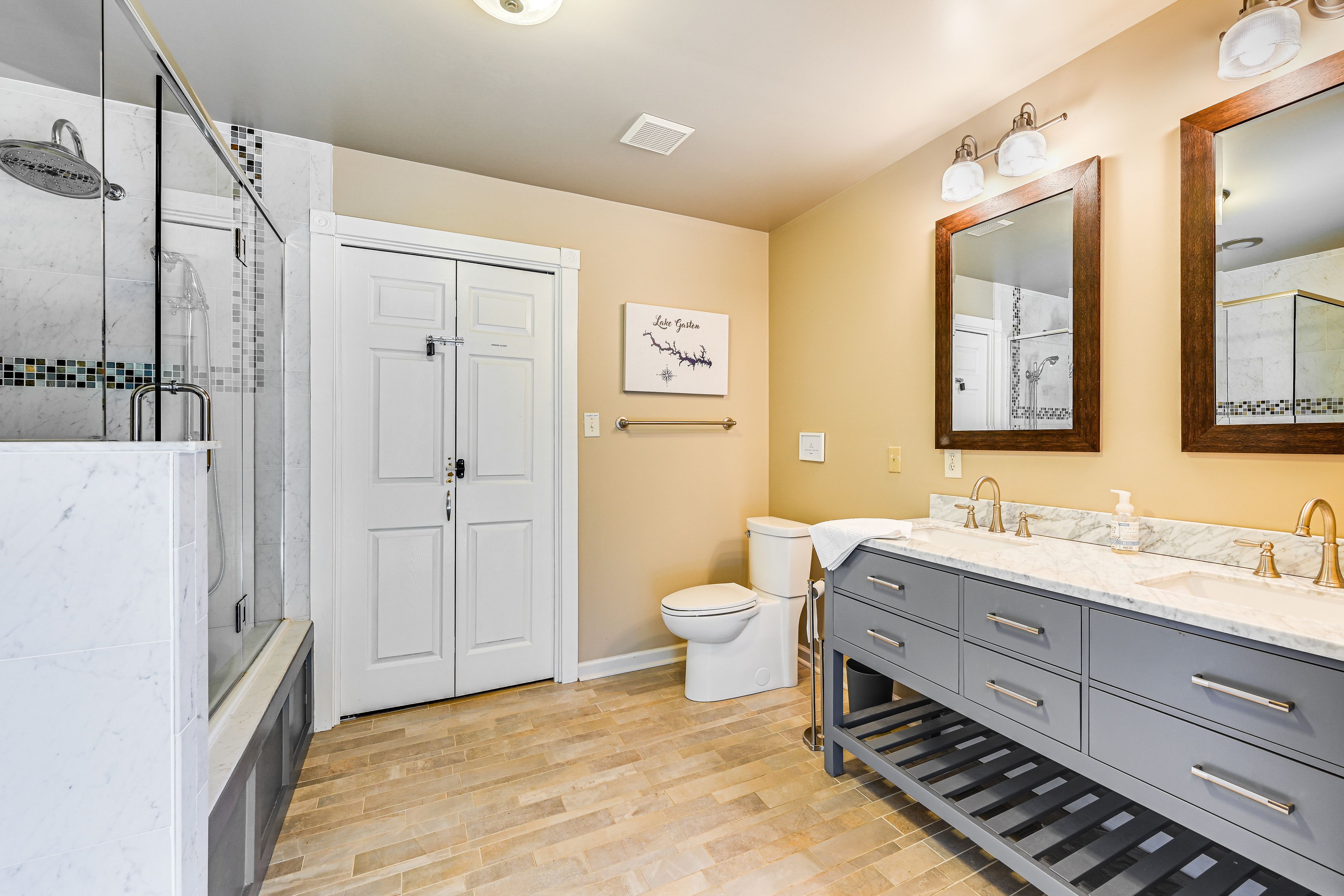En-Suite Bathroom | Towels Provided | 2nd Floor