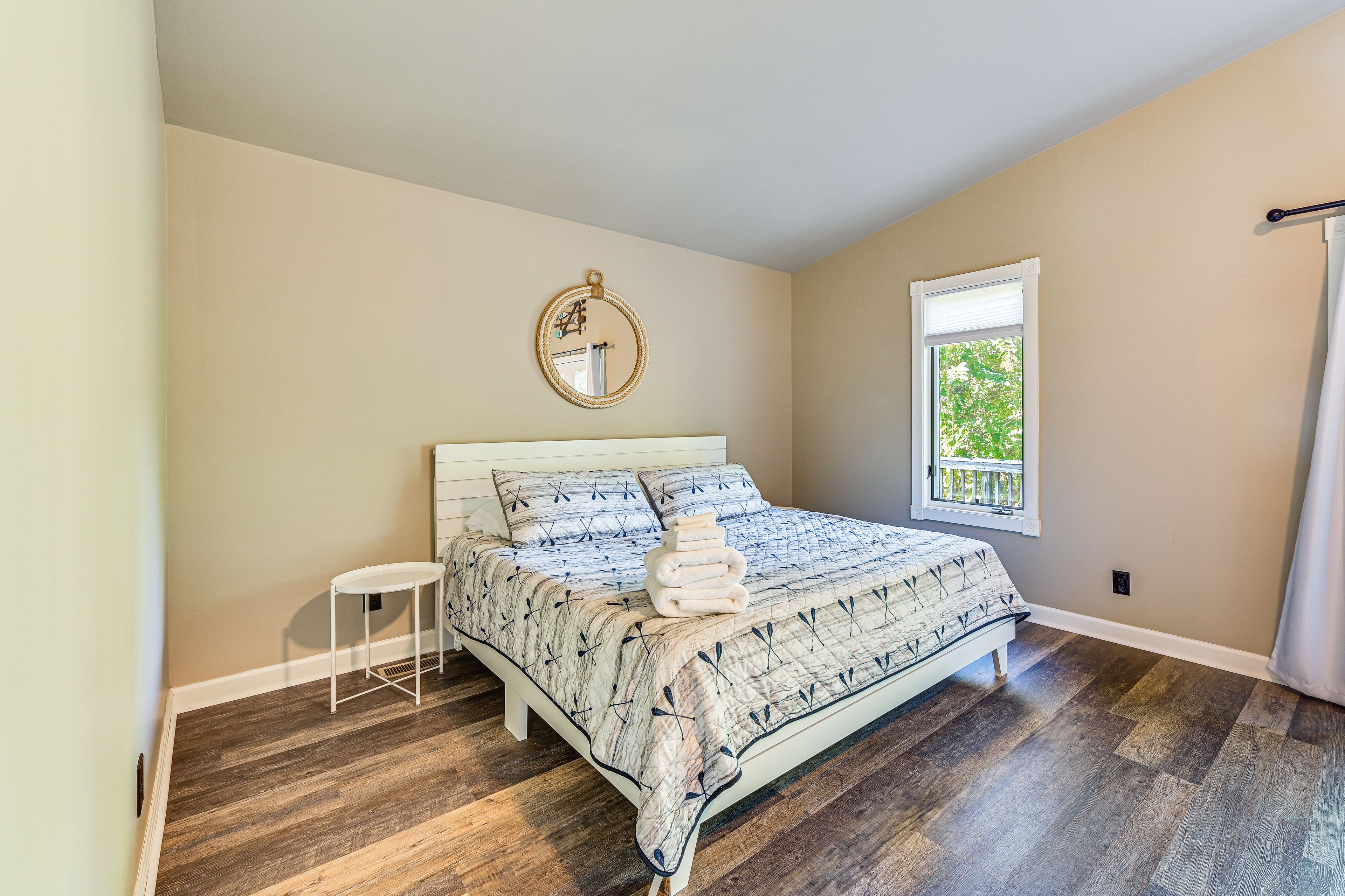 Bedroom 4 | King Bed | Twin Bunk Bed | En-Suite Bathroom | 2nd Floor