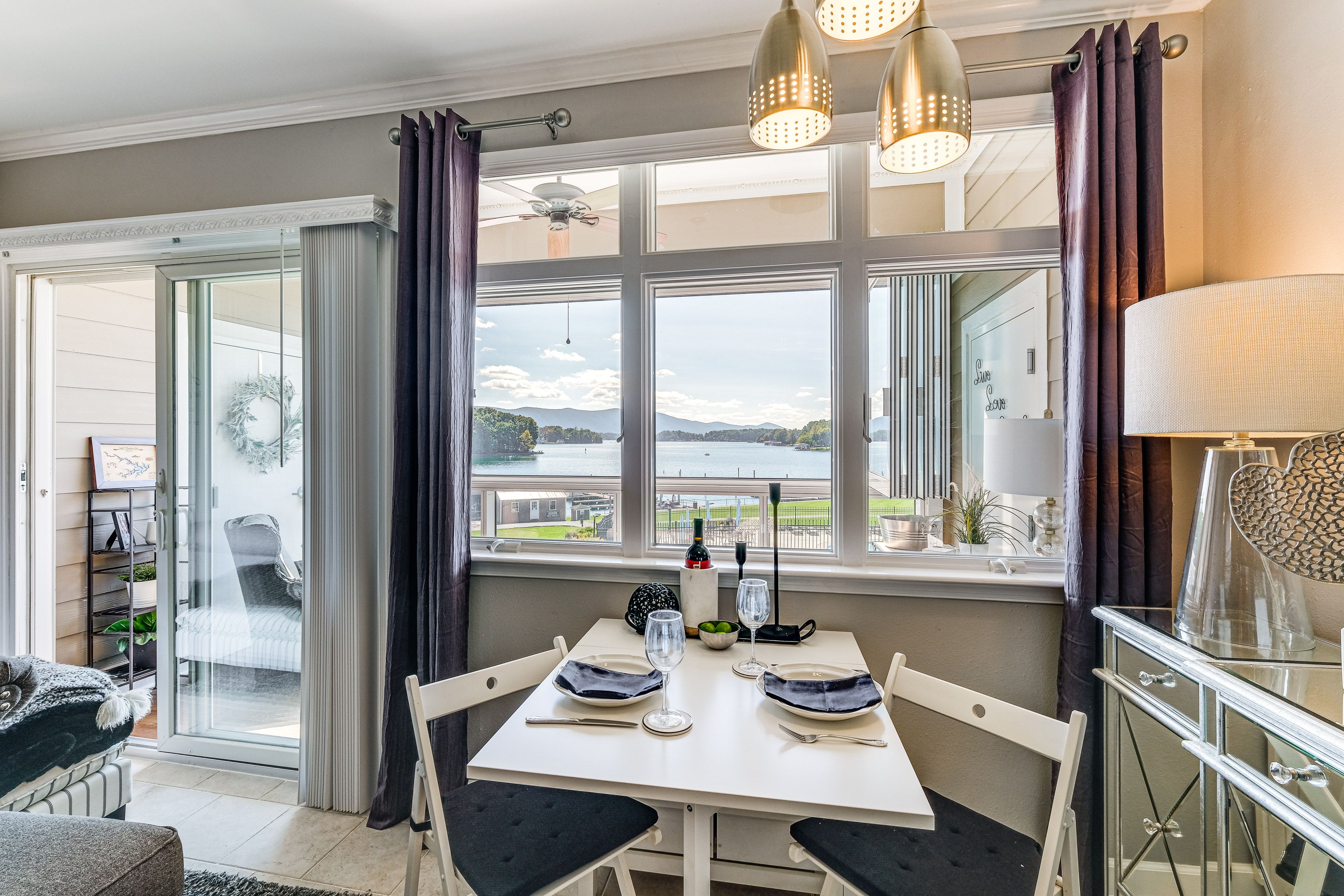 Dining Area | Dishware & Flatware Provided