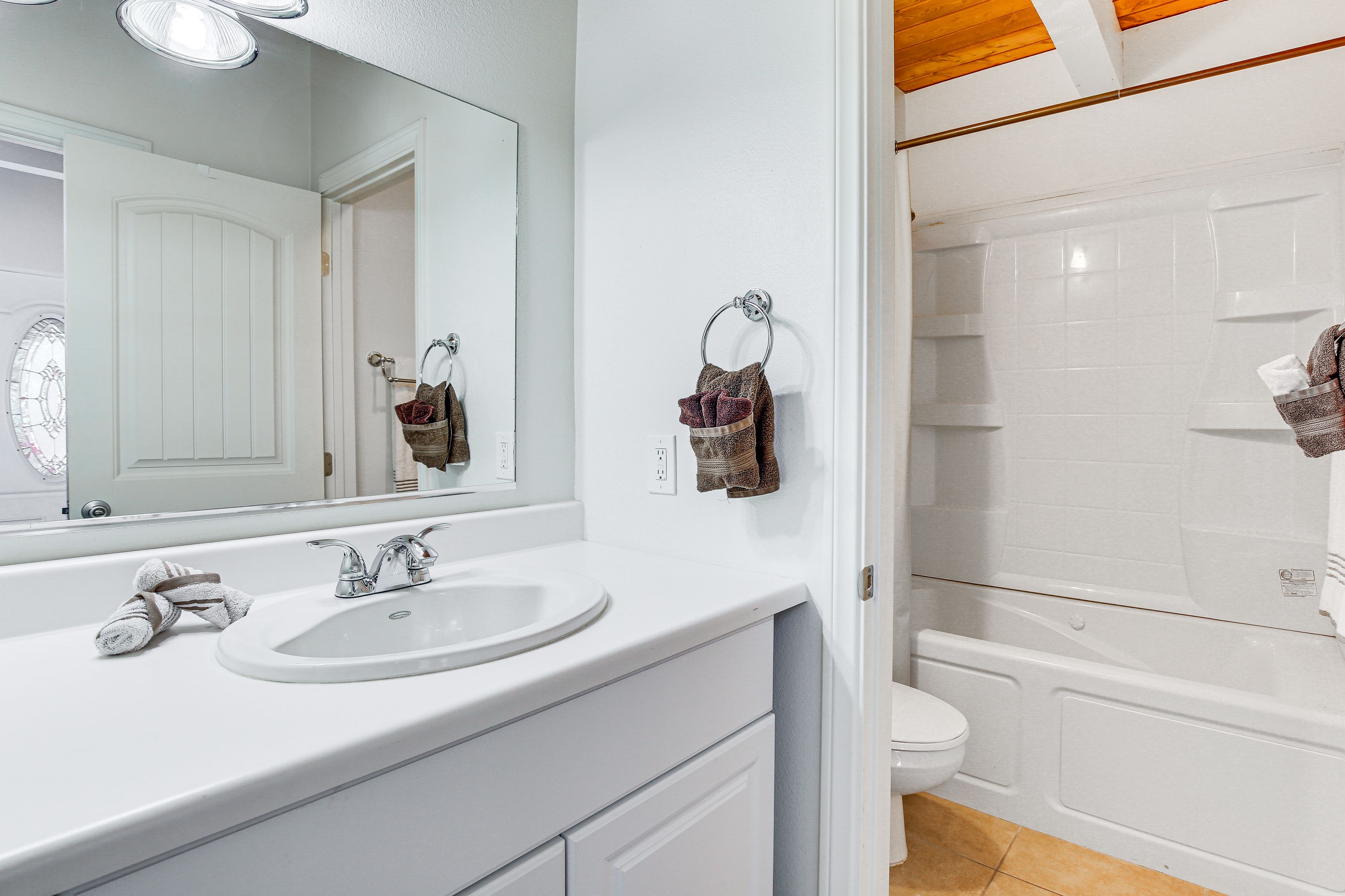 Full Bathroom | 1st Floor