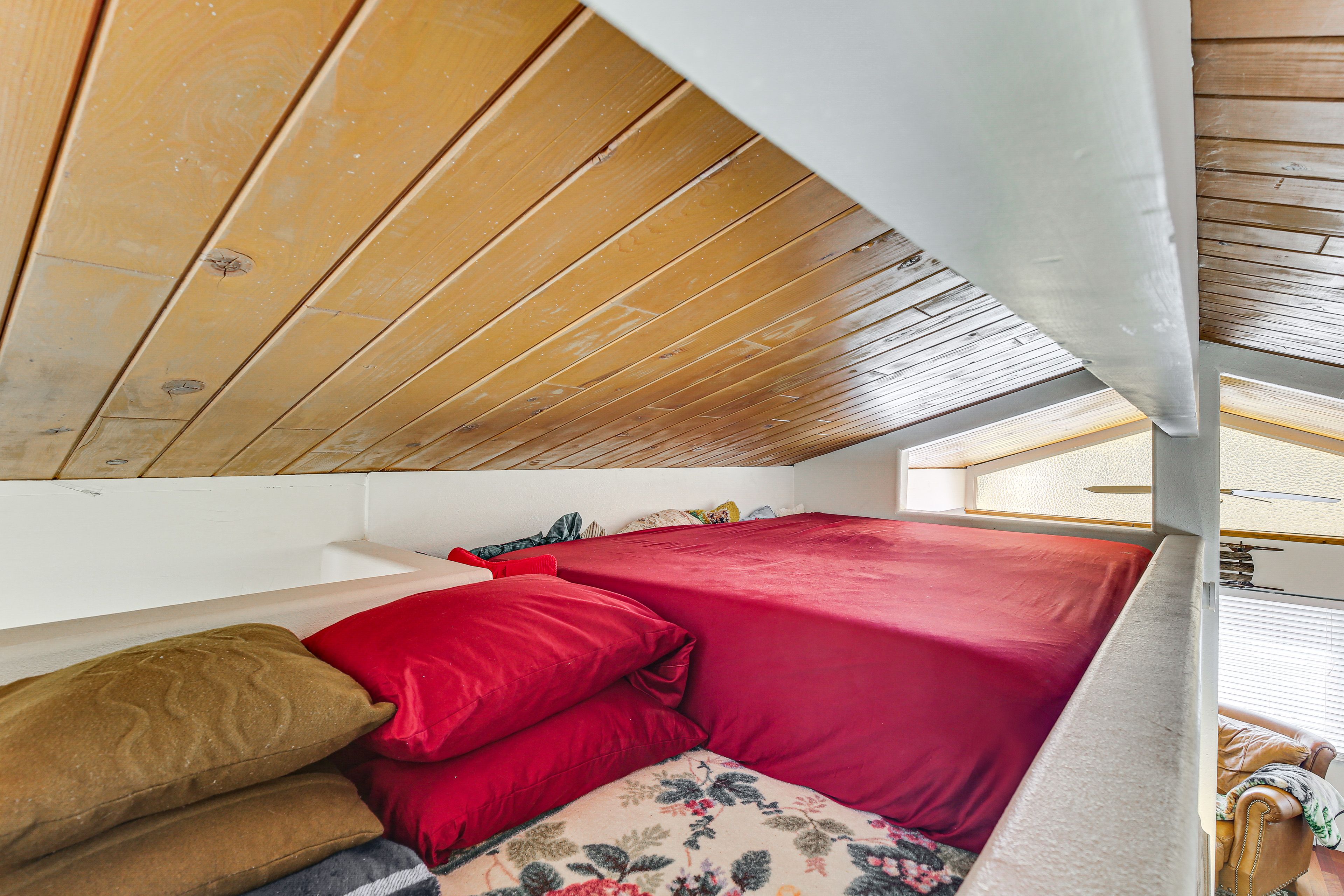 Loft | 2nd Floor | Full Floor Mattress
