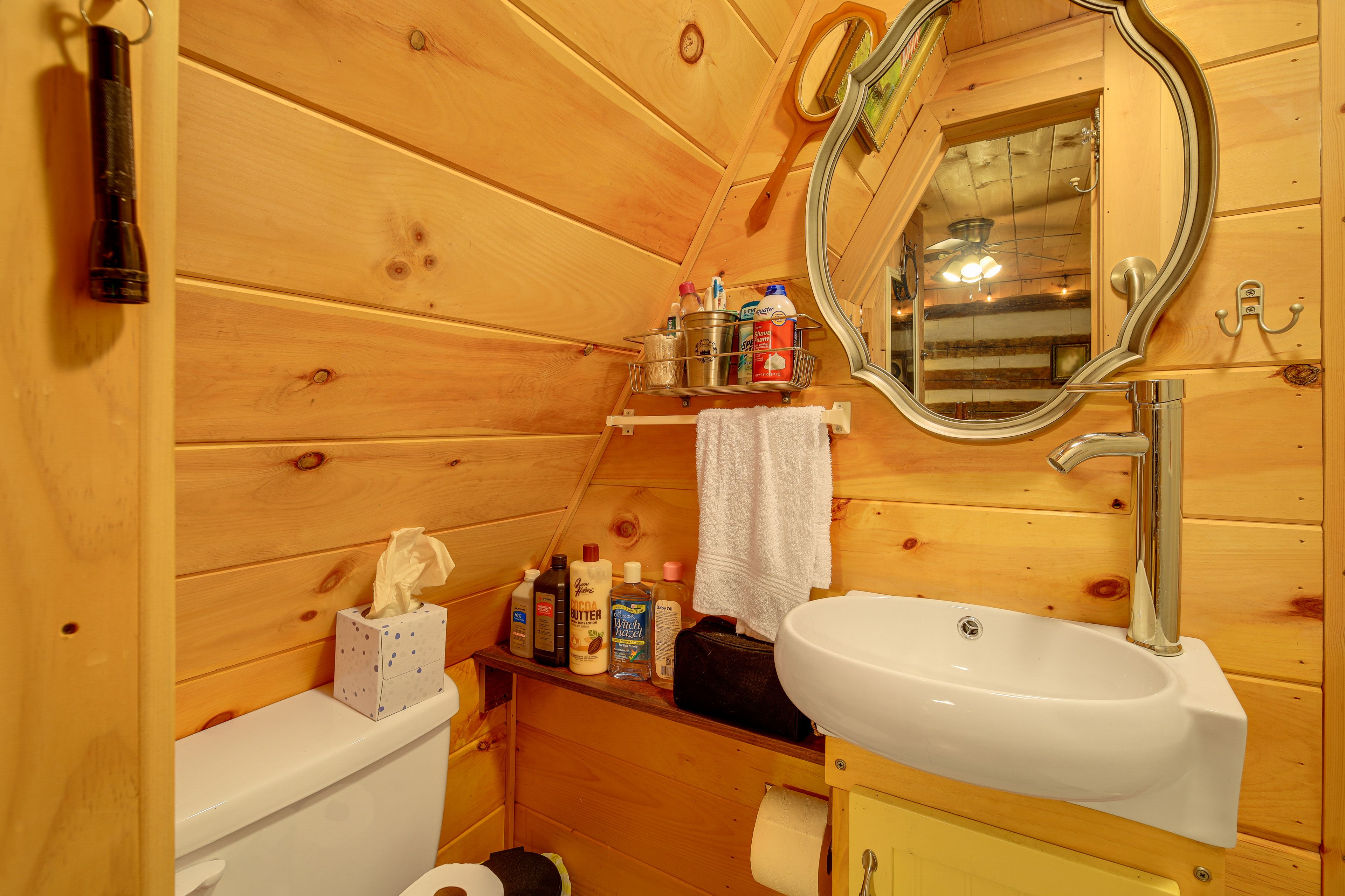 Full Bath | Towels | Hair Dryer | 1st Floor