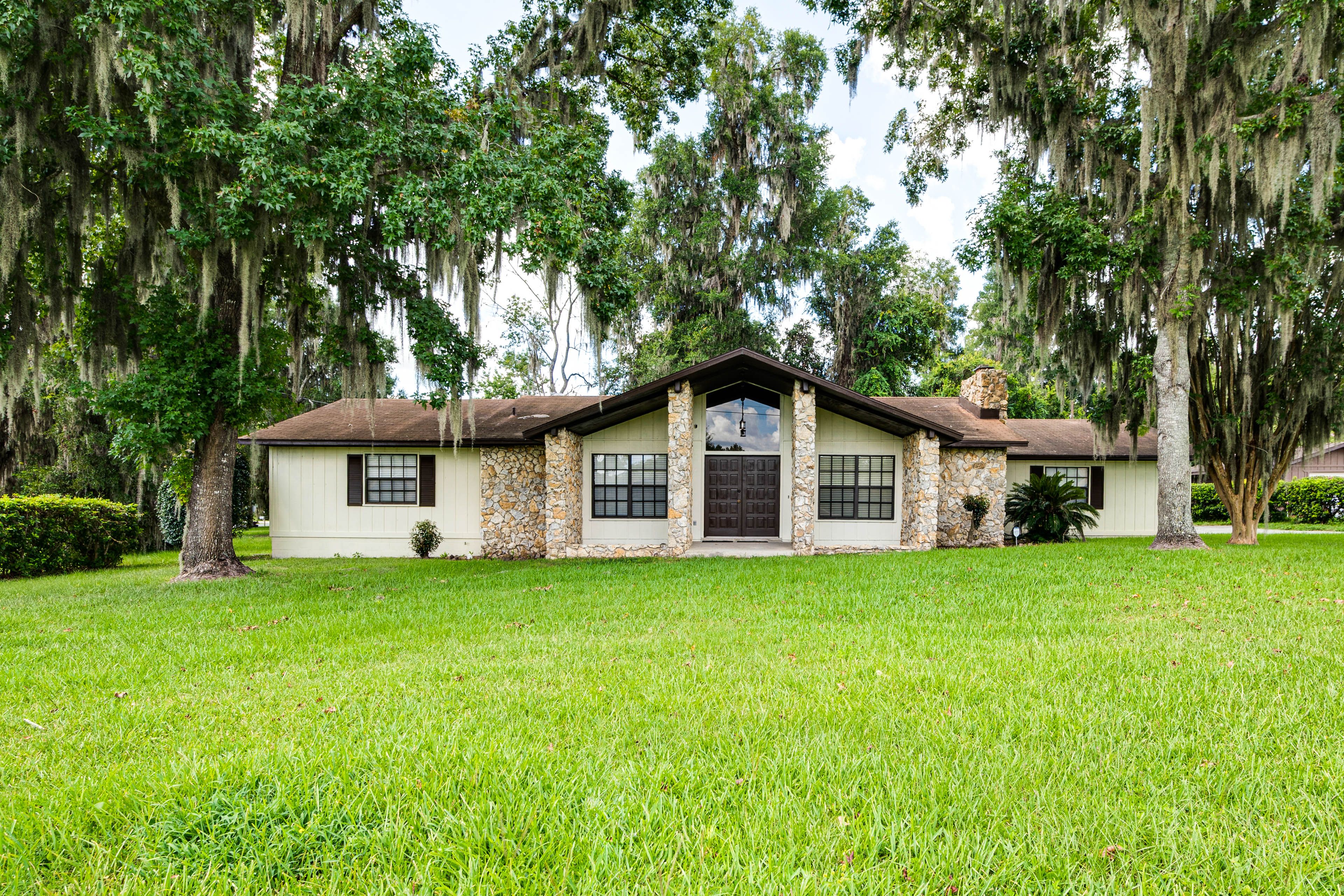 Ocala Vacation Rental | 3BR | 2BA | 1,850 Sq Ft | Steps Required