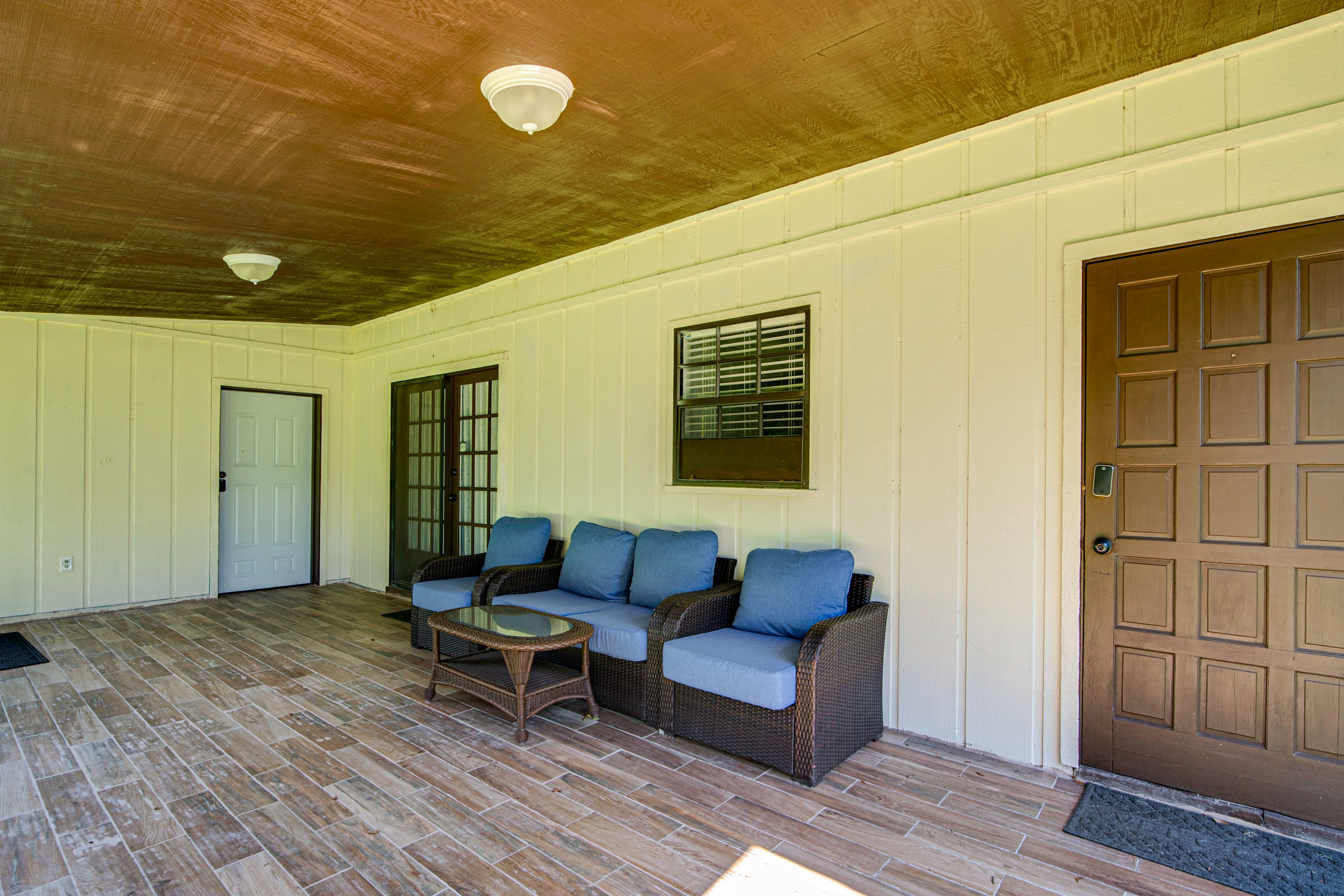 Covered Patio | Lounge Furniture