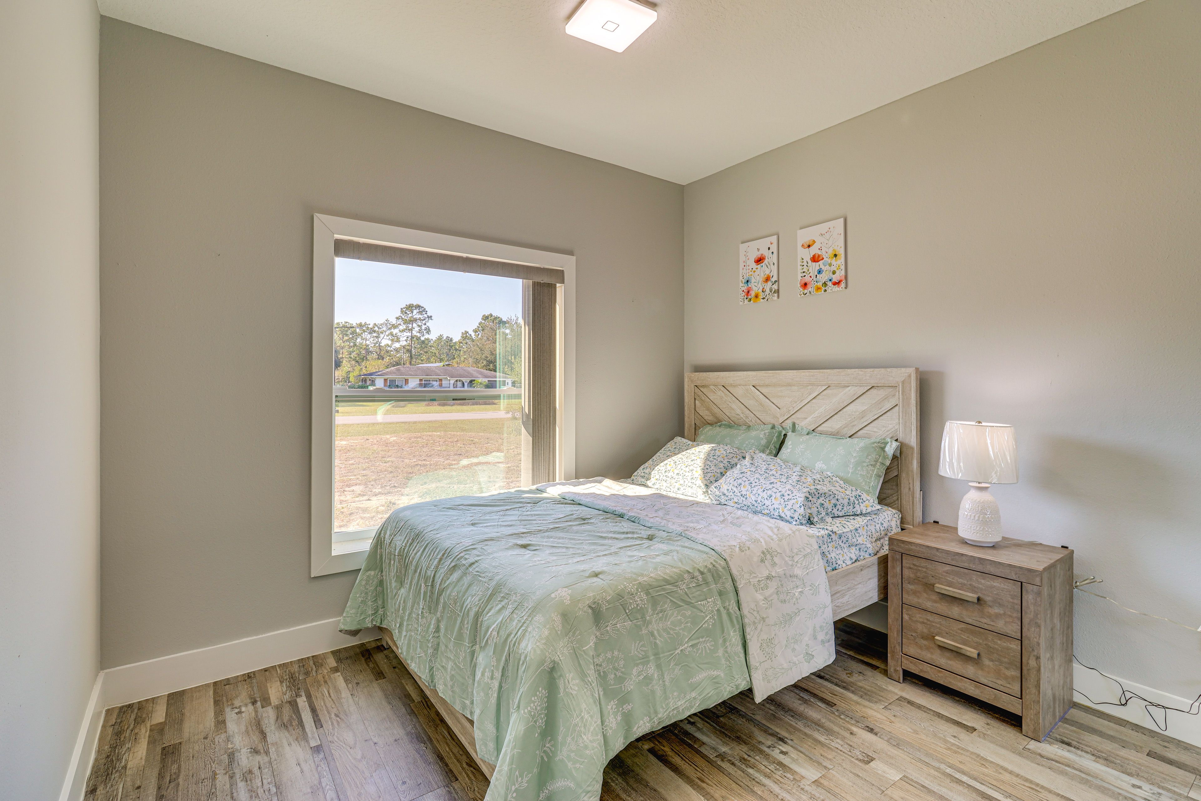 Bedroom 1 | Queen Bed
