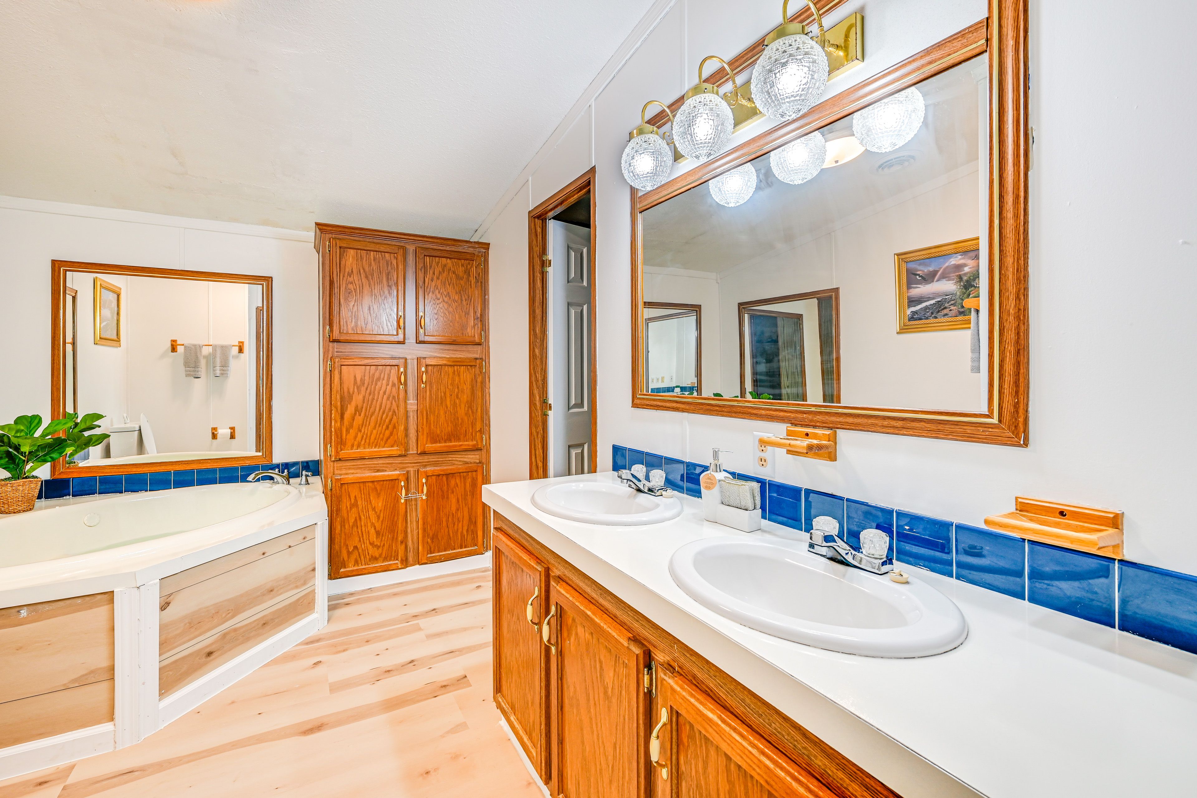 En-Suite Bathroom | Towels Provided
