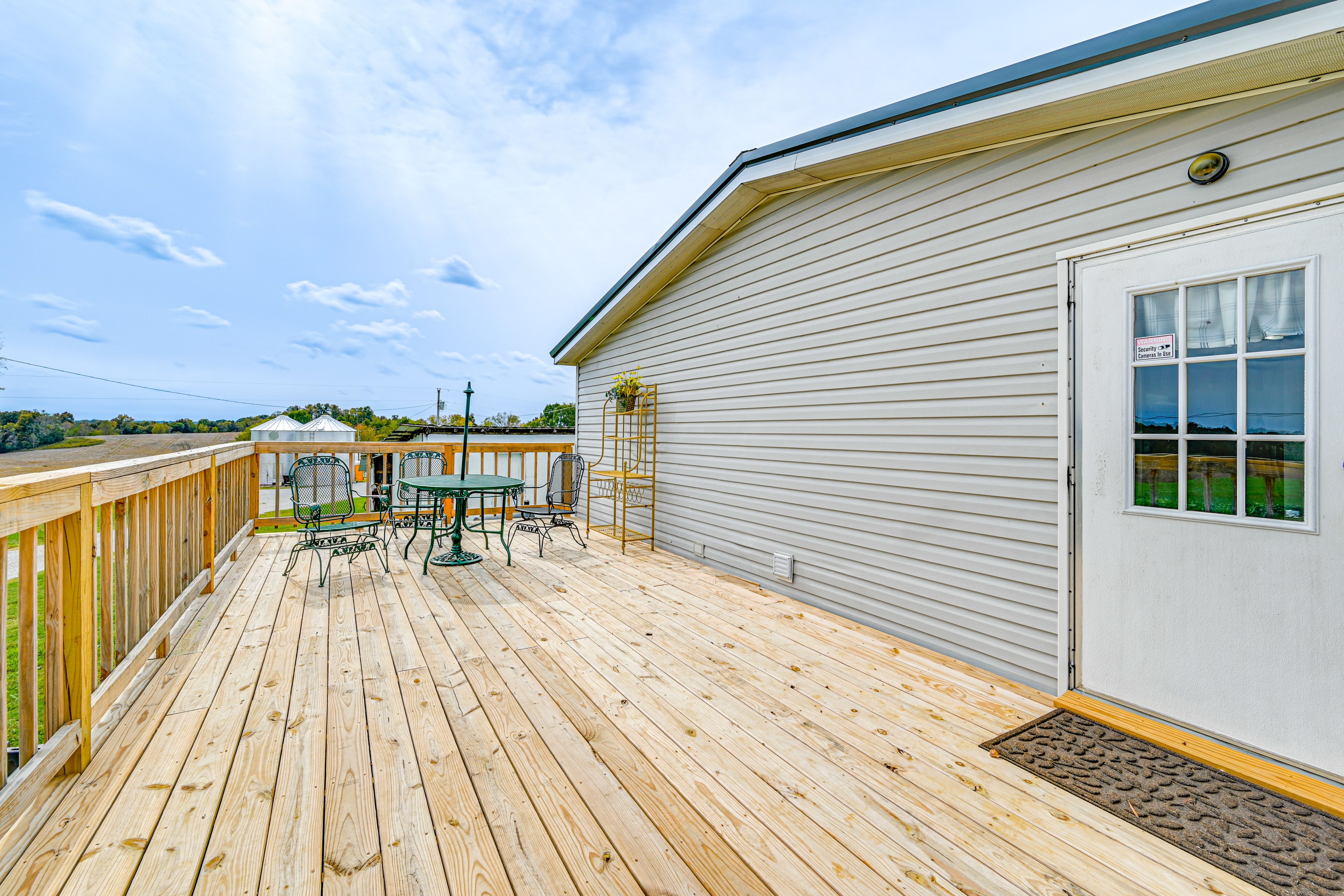 Furnished Deck | Outdoor Dining Table