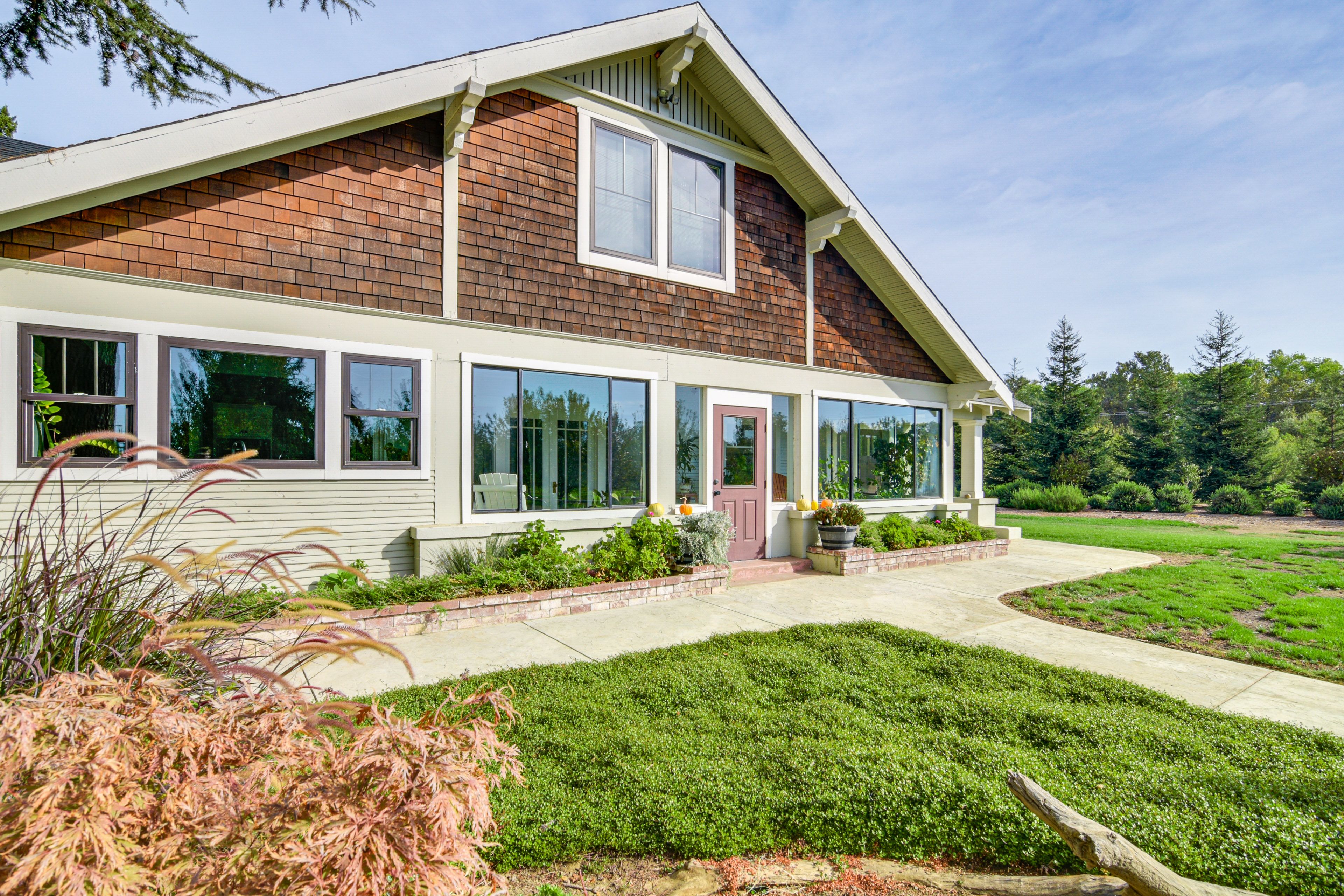 Glenn Vacation Rental | 4BR | 4.5BA | Stairs Required | 3,200 Sq Ft