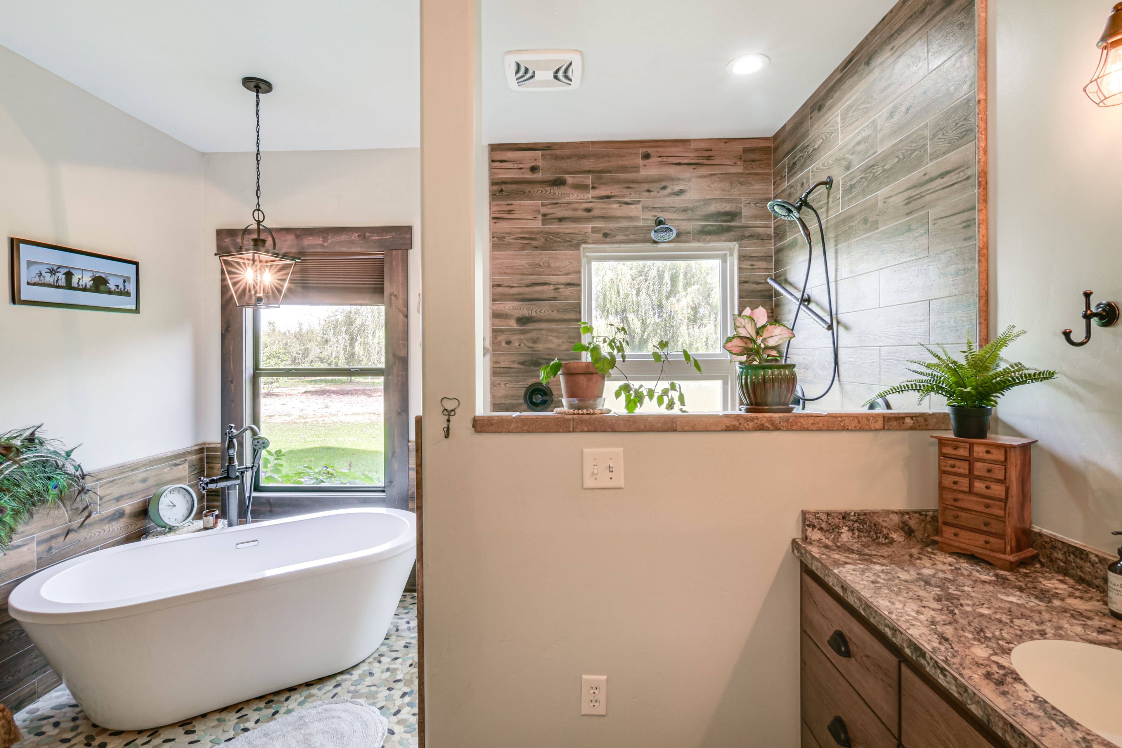 En-Suite Bathroom | Towels Provided | 1st Floor