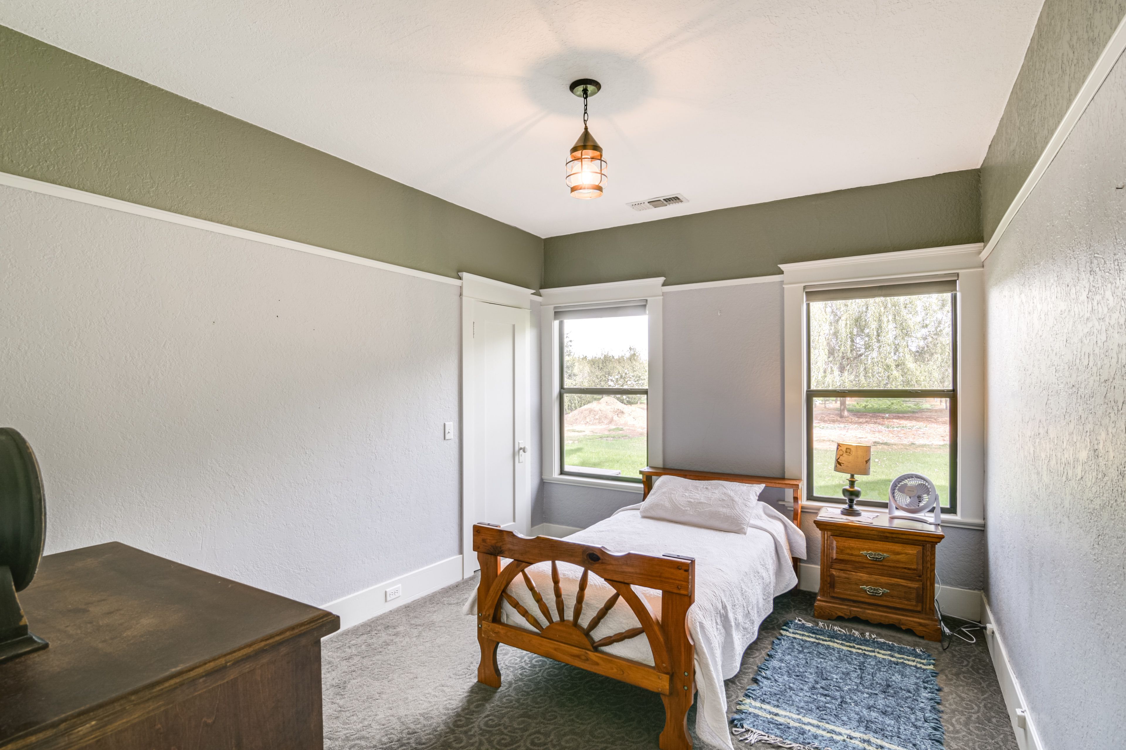 Bedroom 2 | Twin Bed | 1st Floor